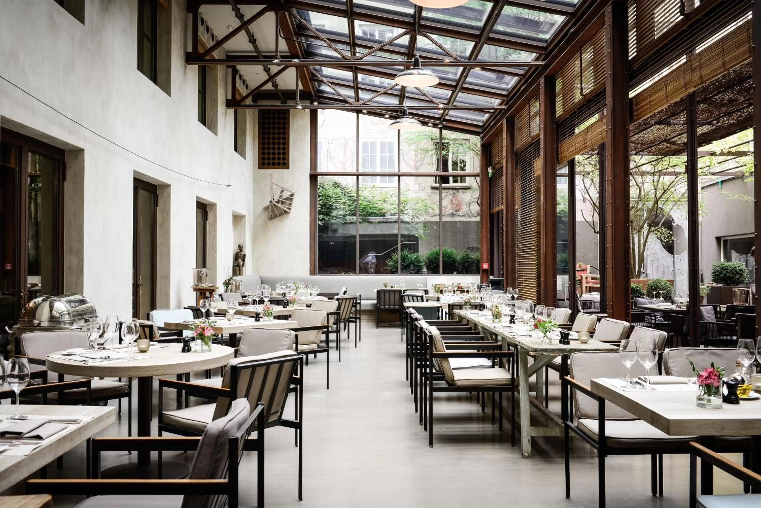 Restaurant/places to eat in Hotel Bayerischer Hof