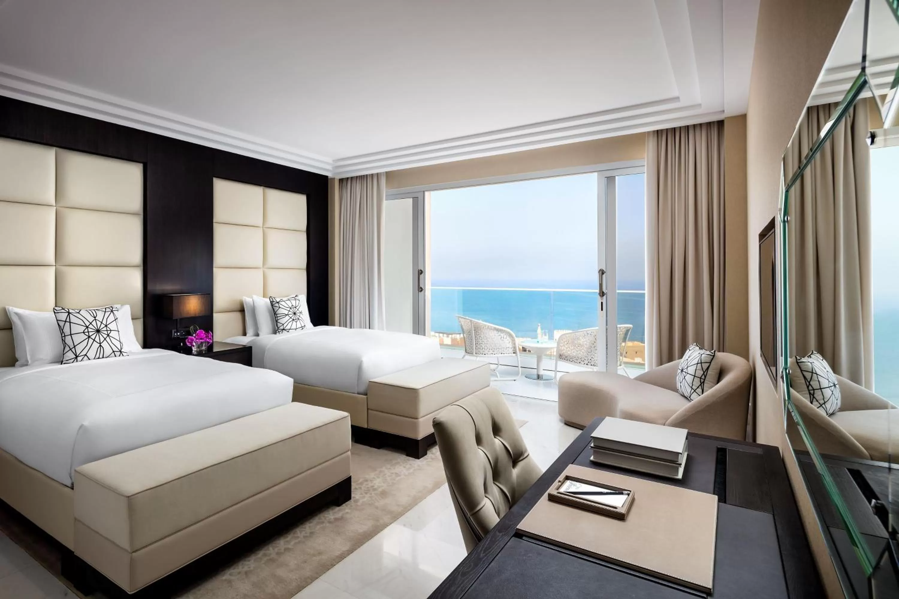 Bedroom, Bed in Fairmont Fujairah Beach Resort