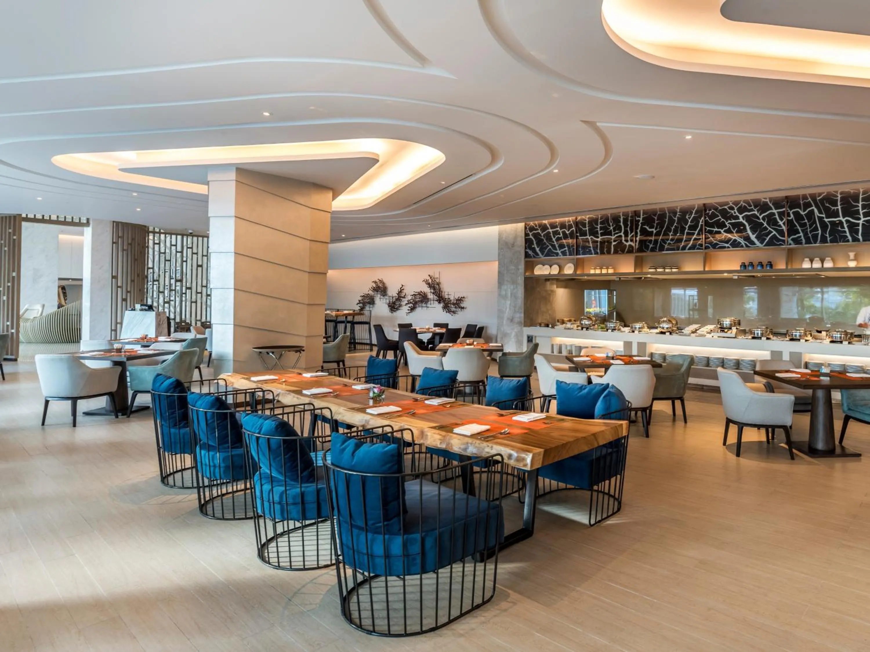 Restaurant/places to eat in Novotel Phuket City Phokeethra