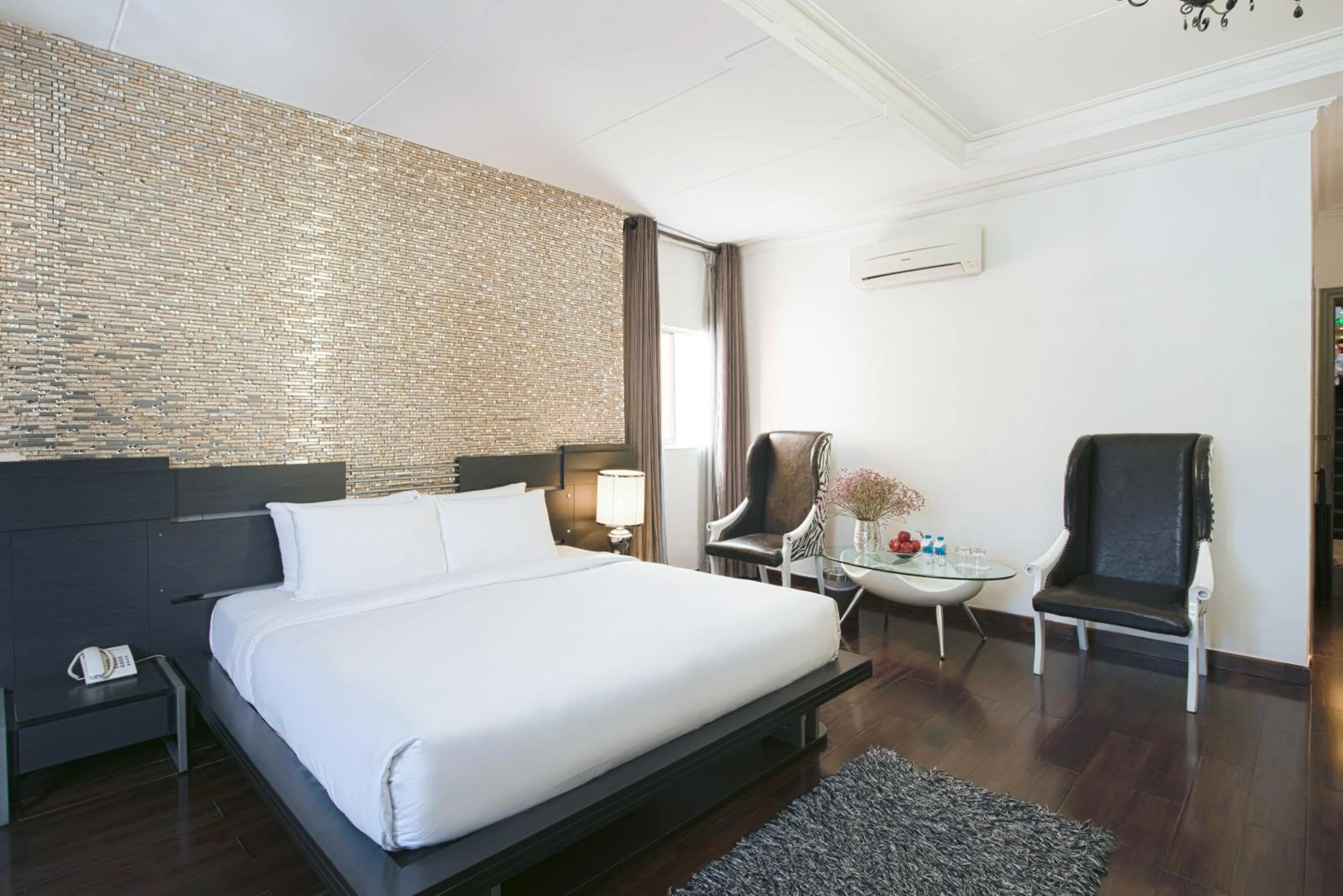 Bedroom, Bed in A&EM - The Petit Hotel