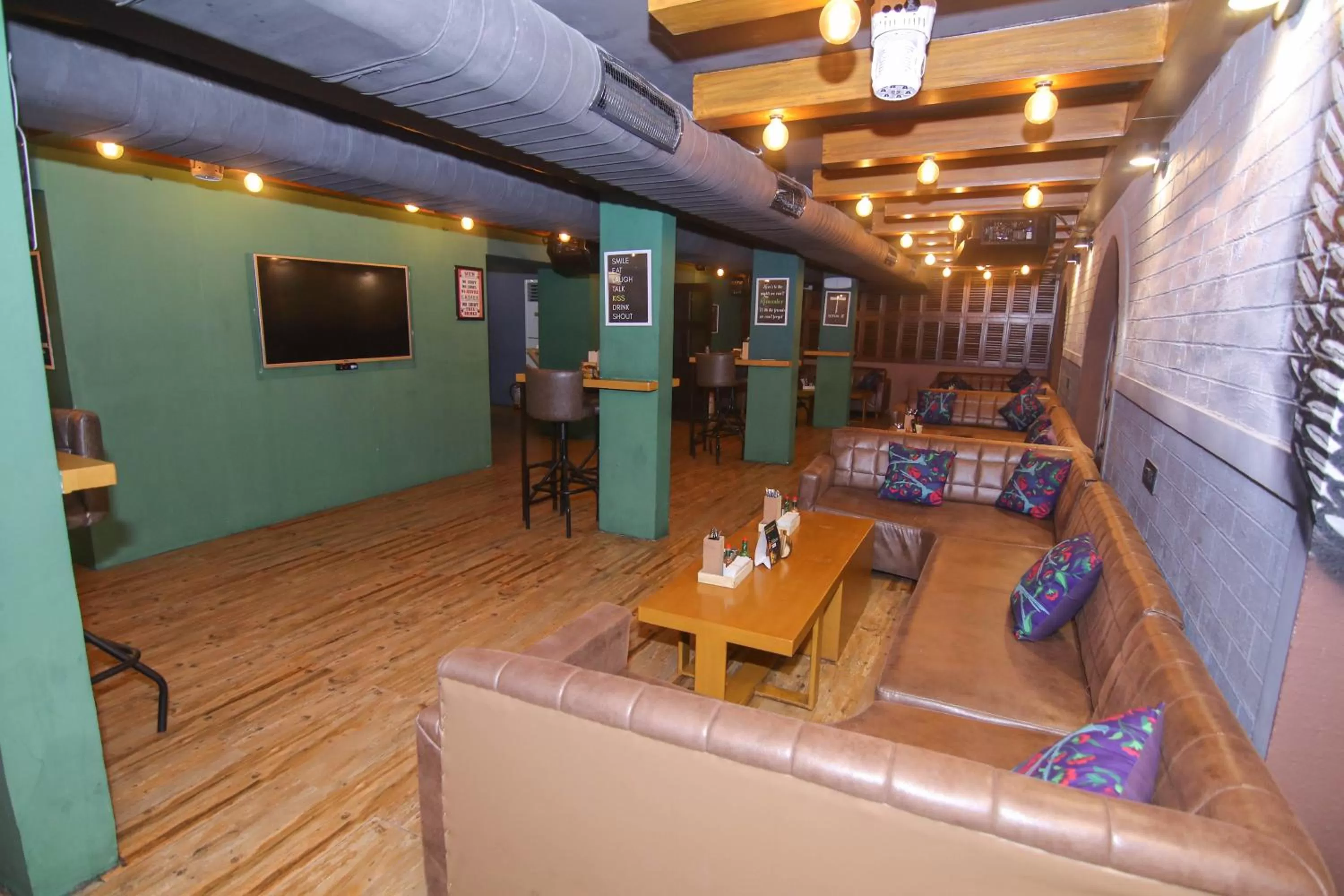 Lounge or bar in Lytton Hotel