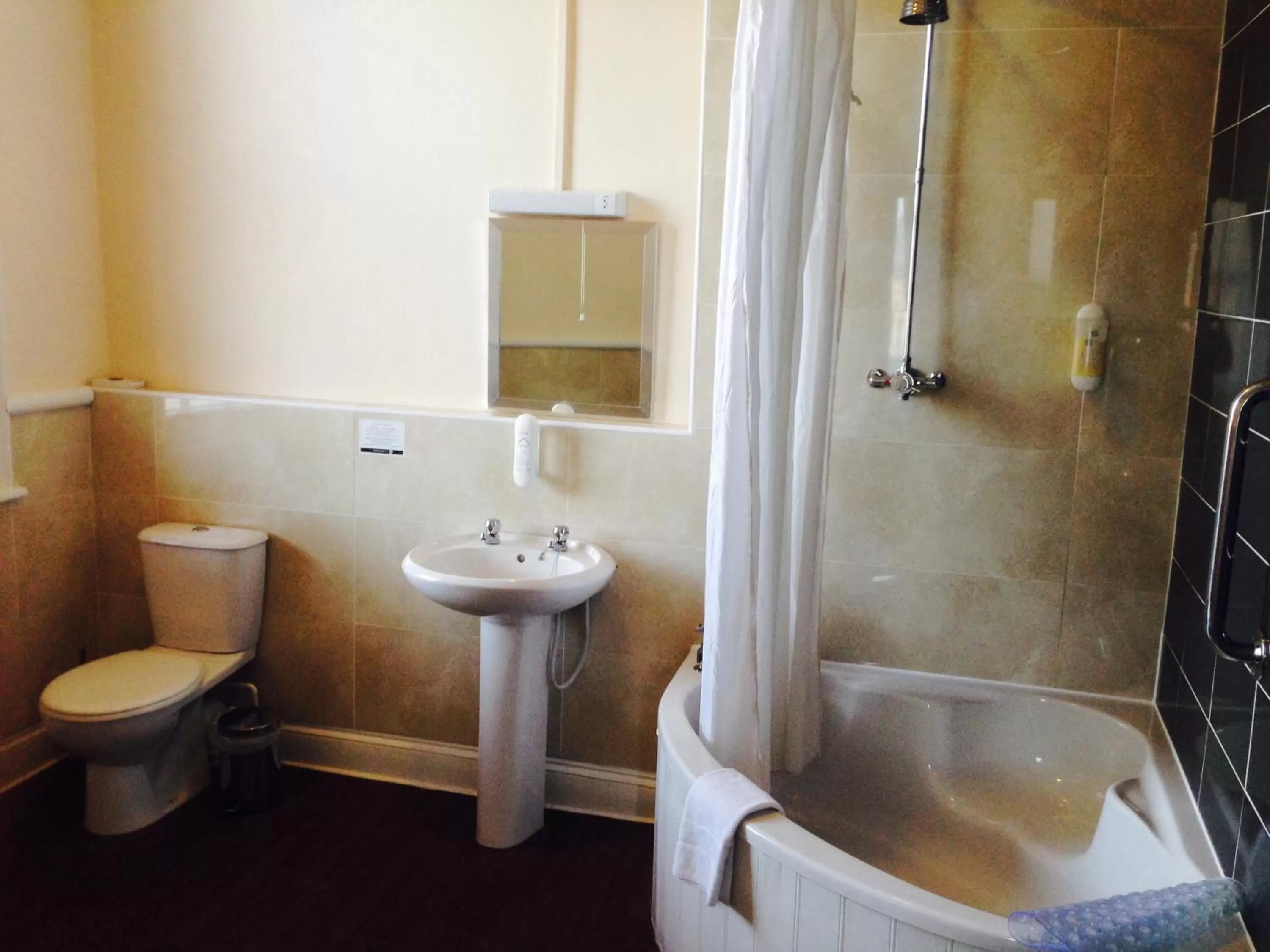 Bathroom in The Three Tuns Hotel Wetherspoon