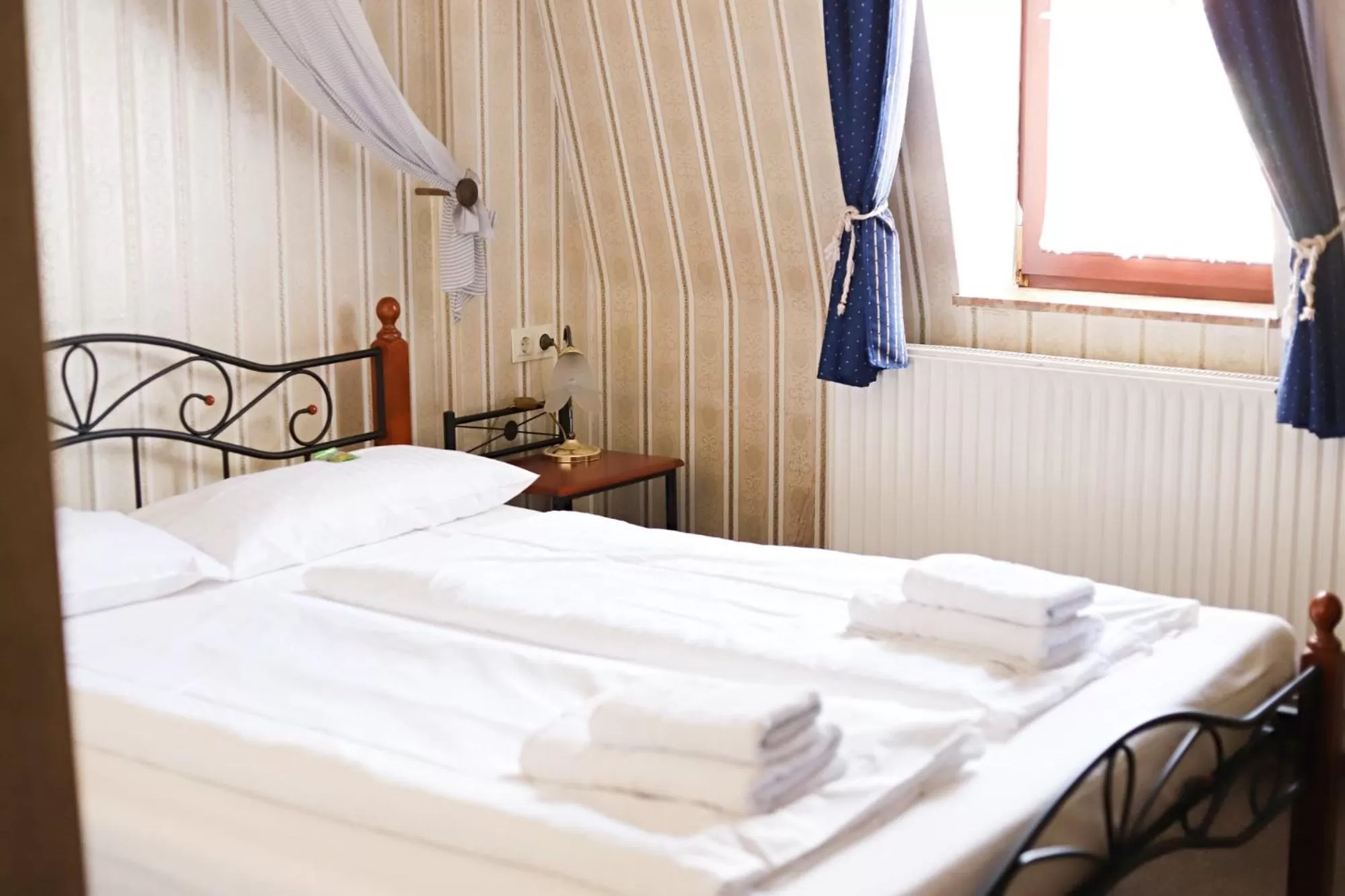 Bed in Hotel Schwarzer Adler