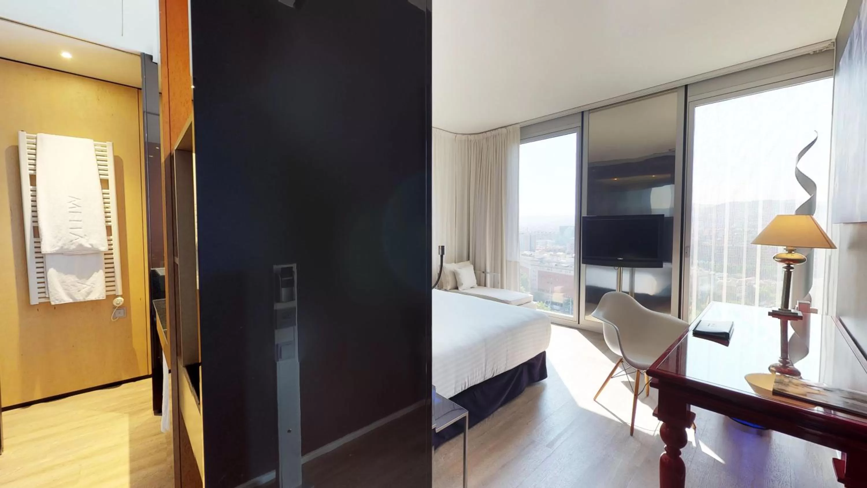 Bathroom, Bed in Melia Barcelona Sky 4* Sup