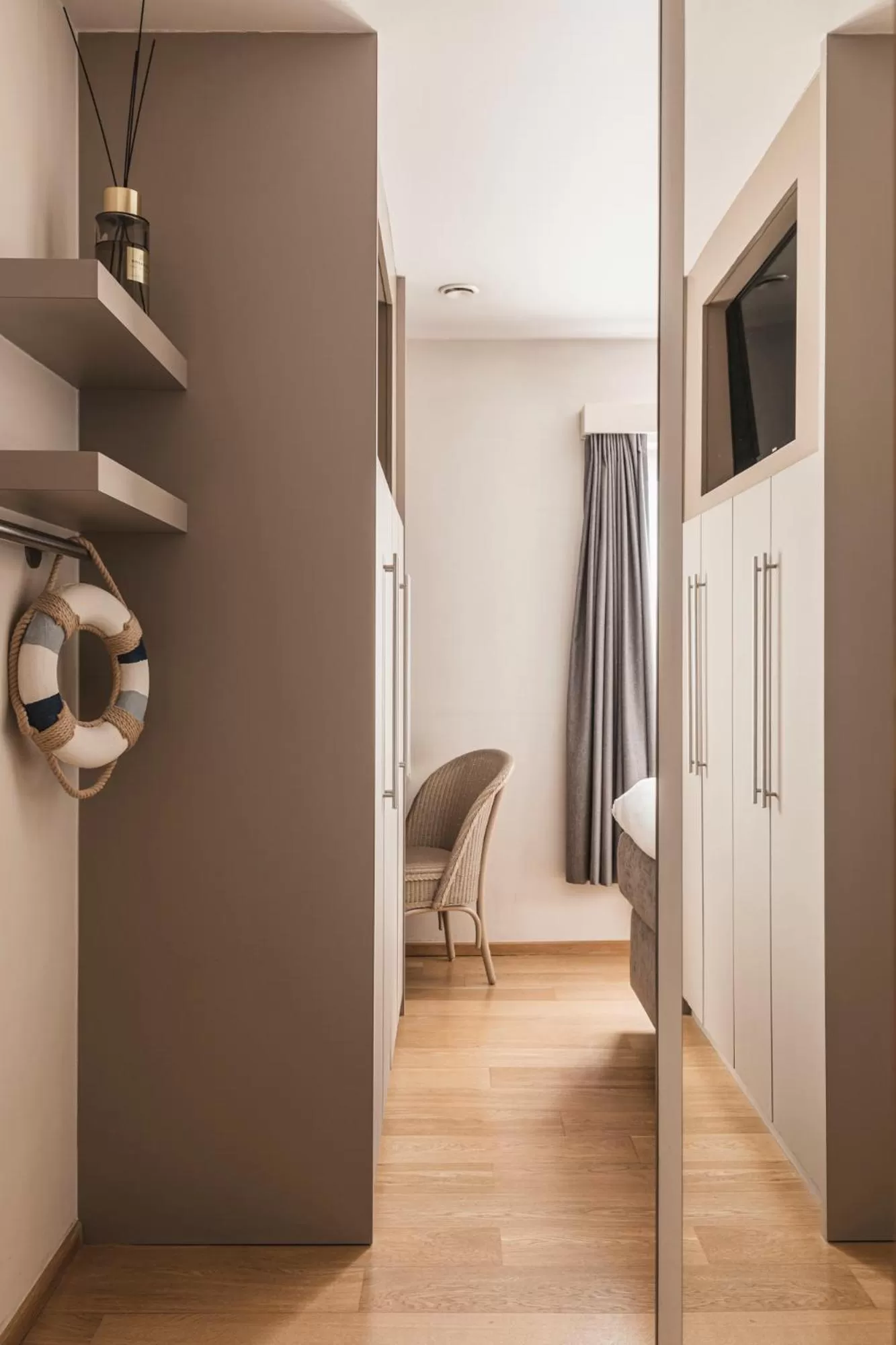 Bedroom, TV/Entertainment Center in Boutique Hotel 'Hof ter Duinen'