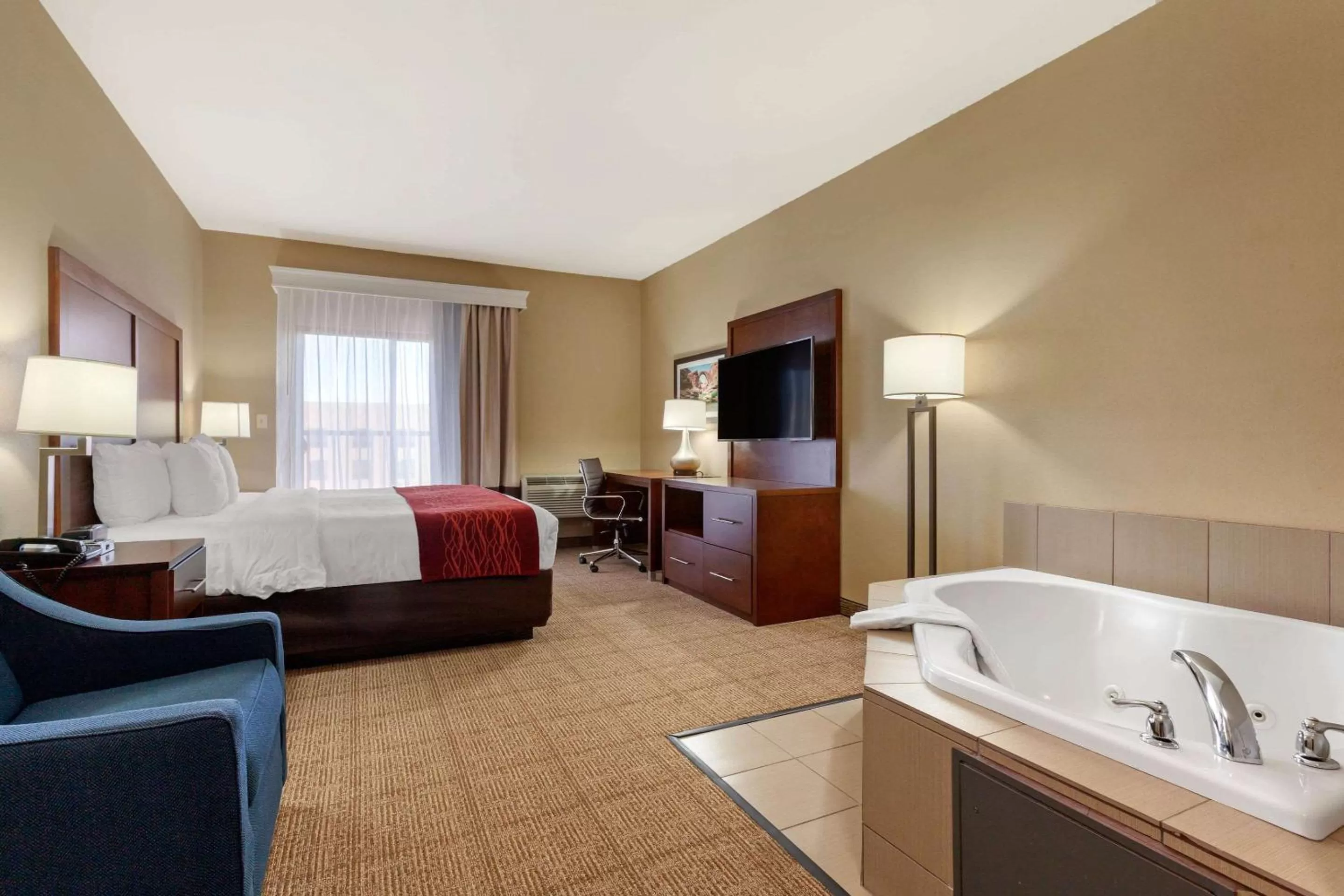 Photo of the whole room, Bed in Comfort Inn & Suites Page at Lake Powell
