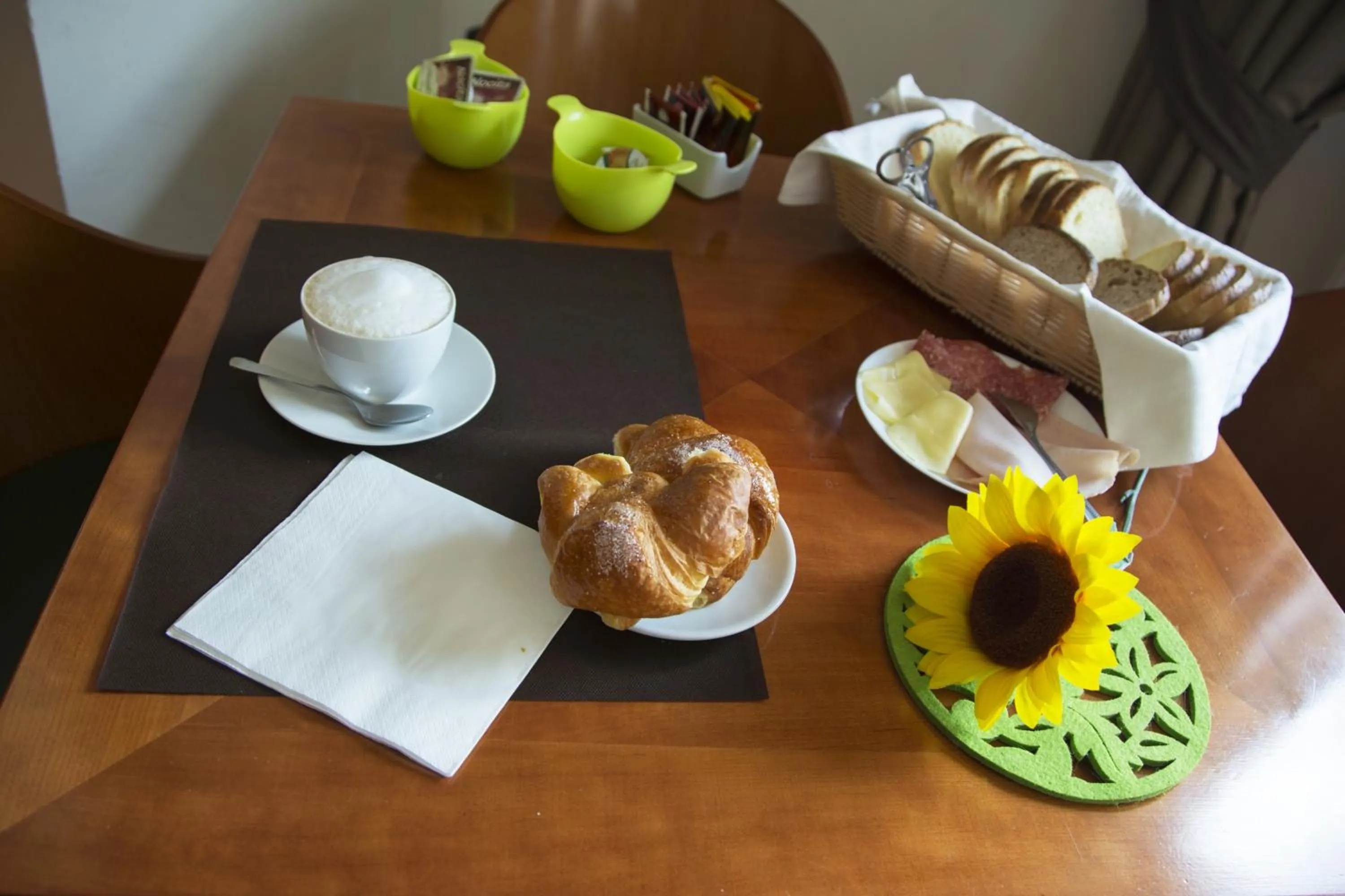 Communal lounge/ TV room in Hotel Arcadia