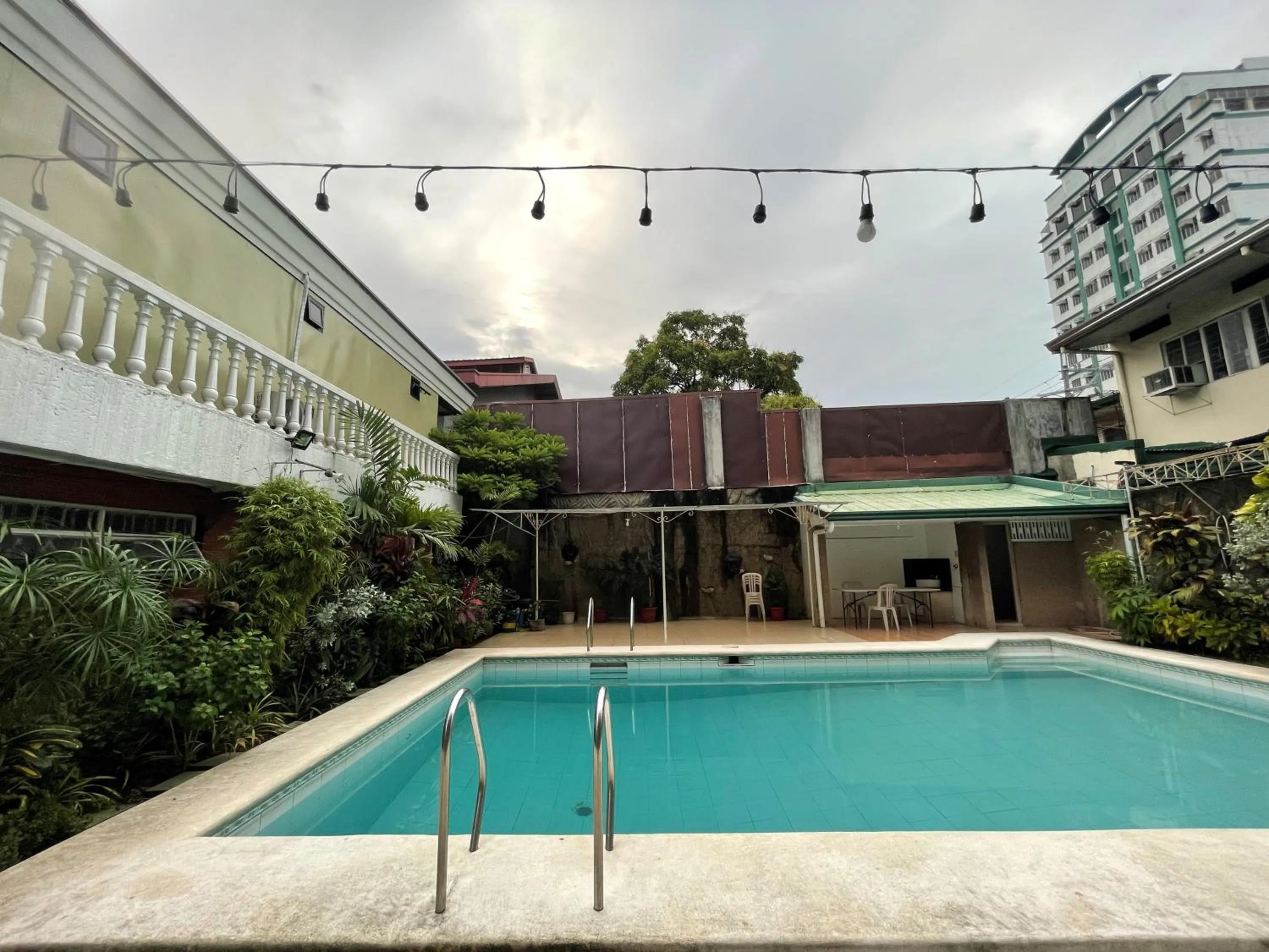 Swimming pool in 1888 Staycation Inn by Cocotel