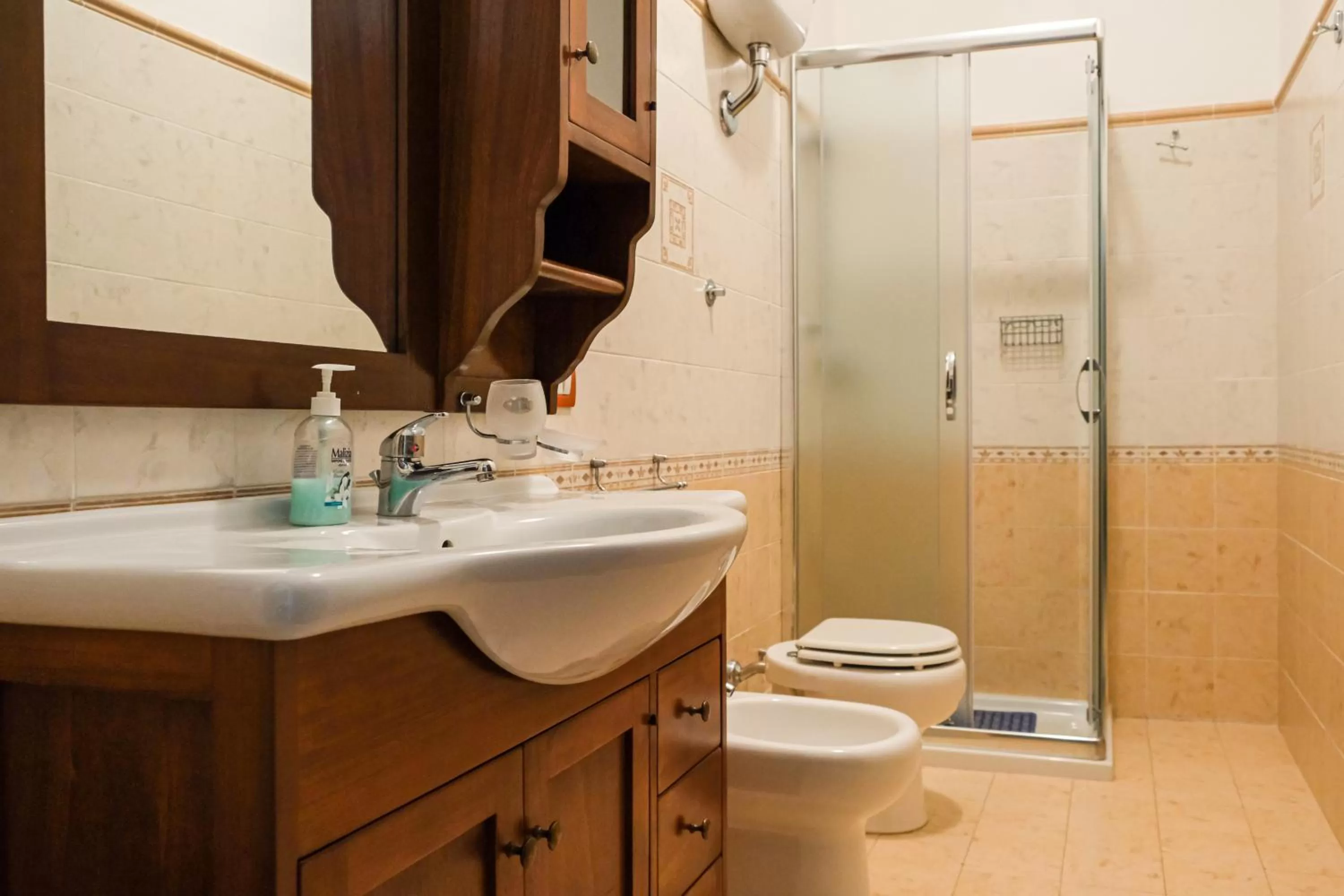 Shower in Olimpo B&B