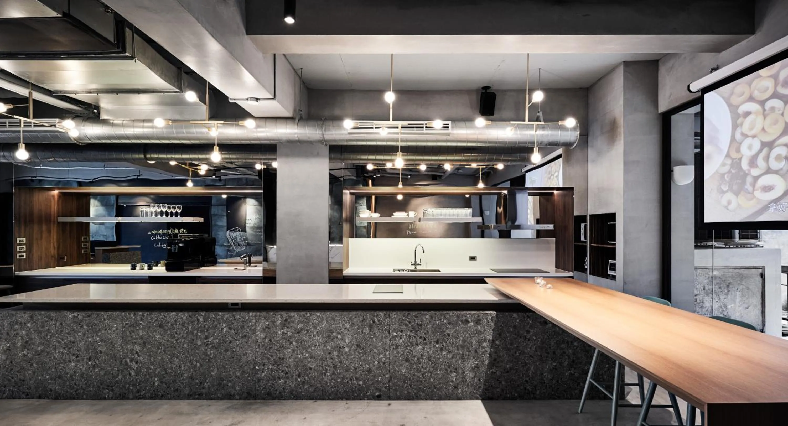 Communal lounge/ TV room in Waterfront Hotel