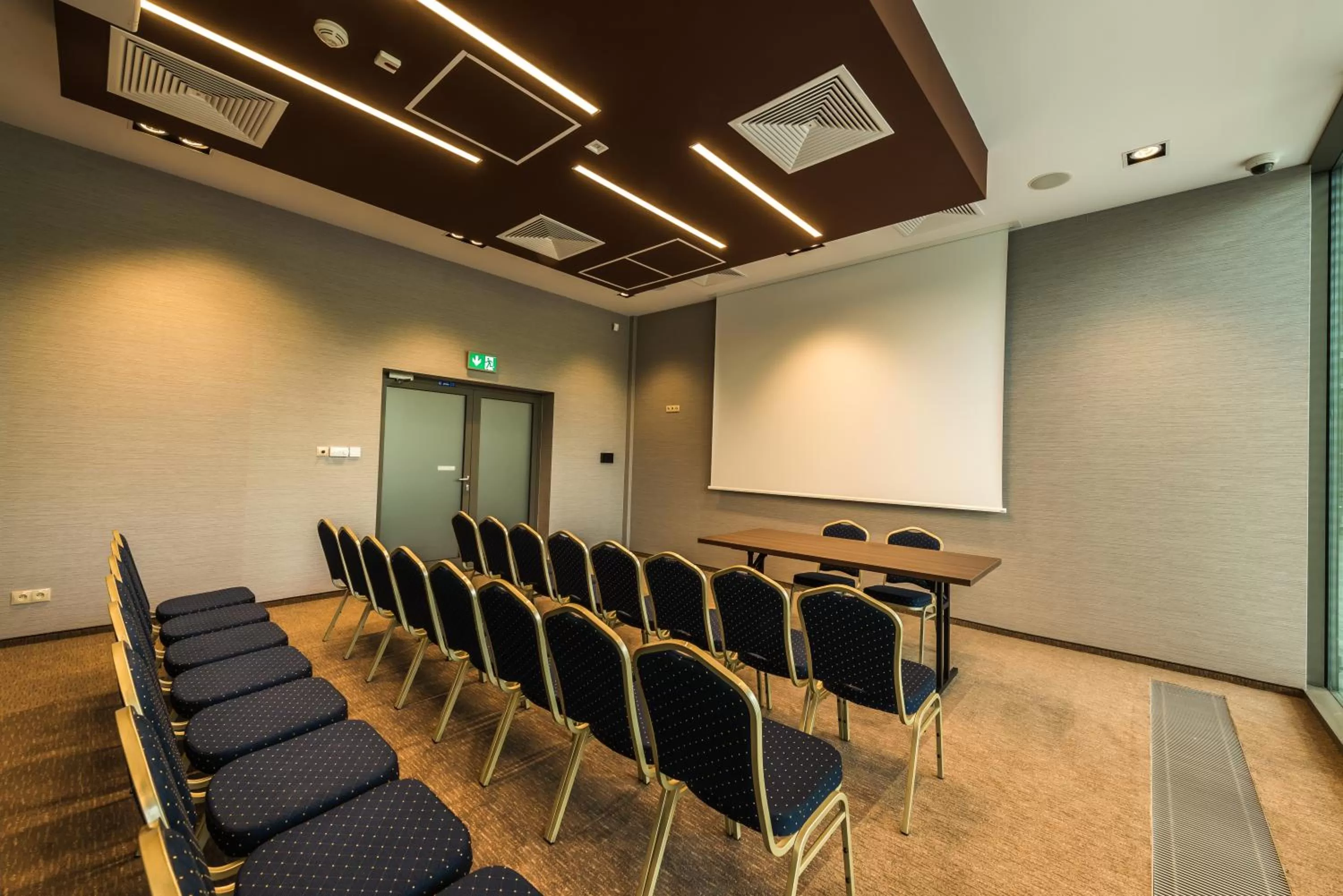 Business facilities in APART HOTEL 12