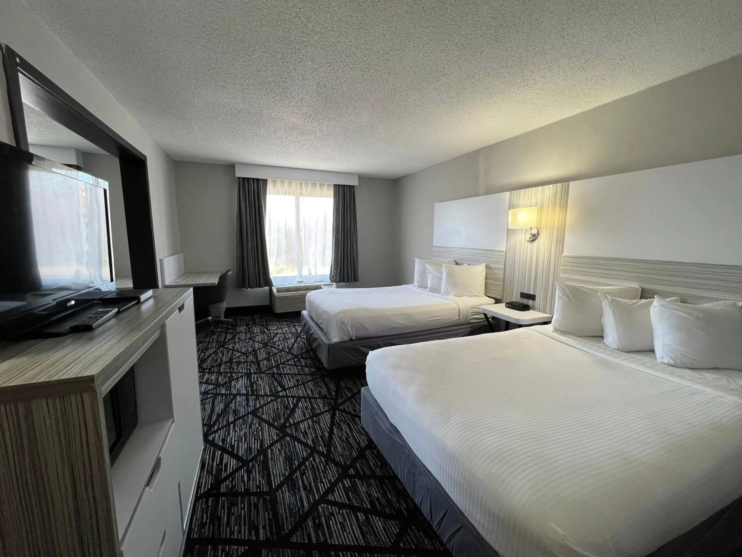 Bedroom, Bed in Baymont by Wyndham Peoria