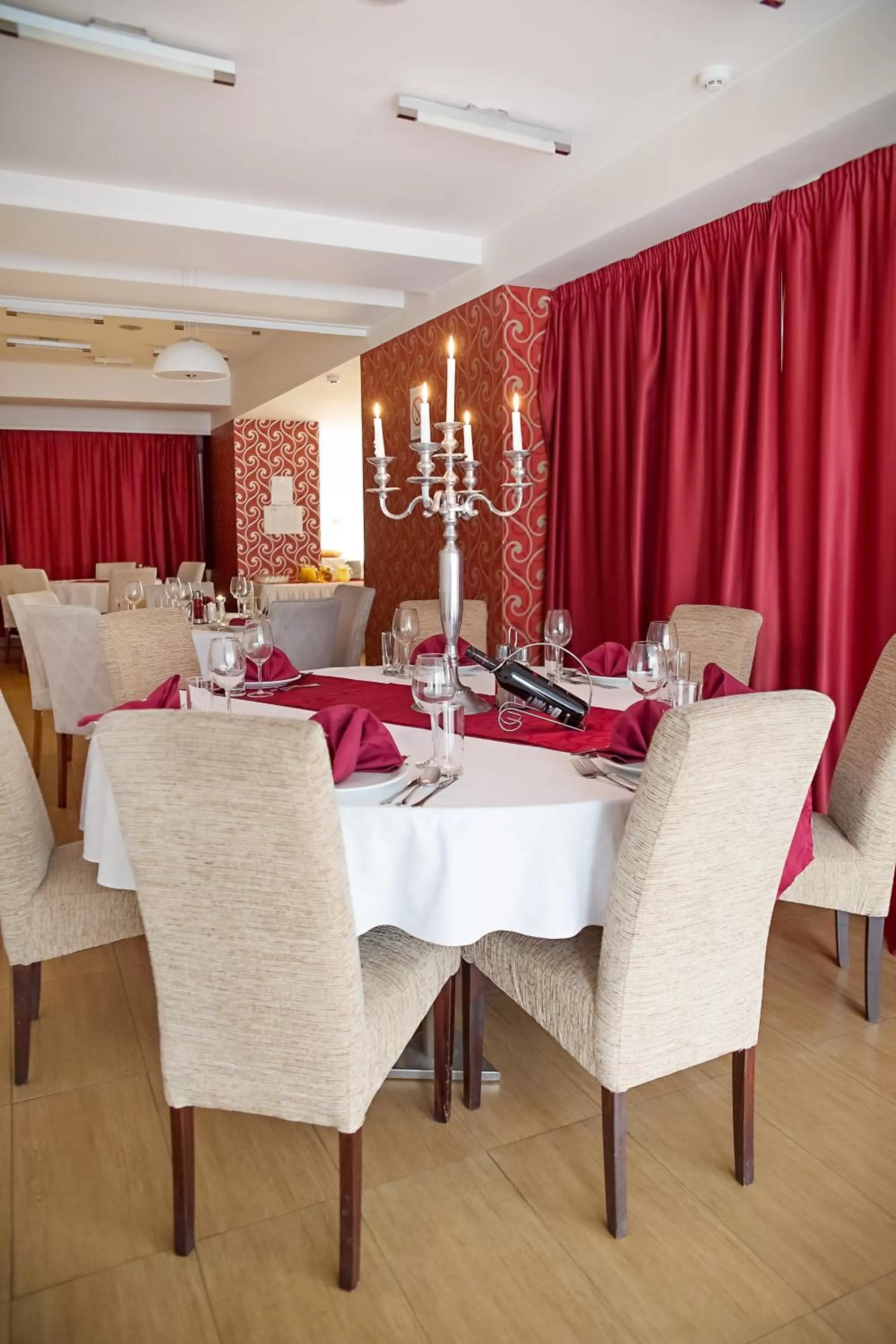 Restaurant/places to eat in Hotel Putnik