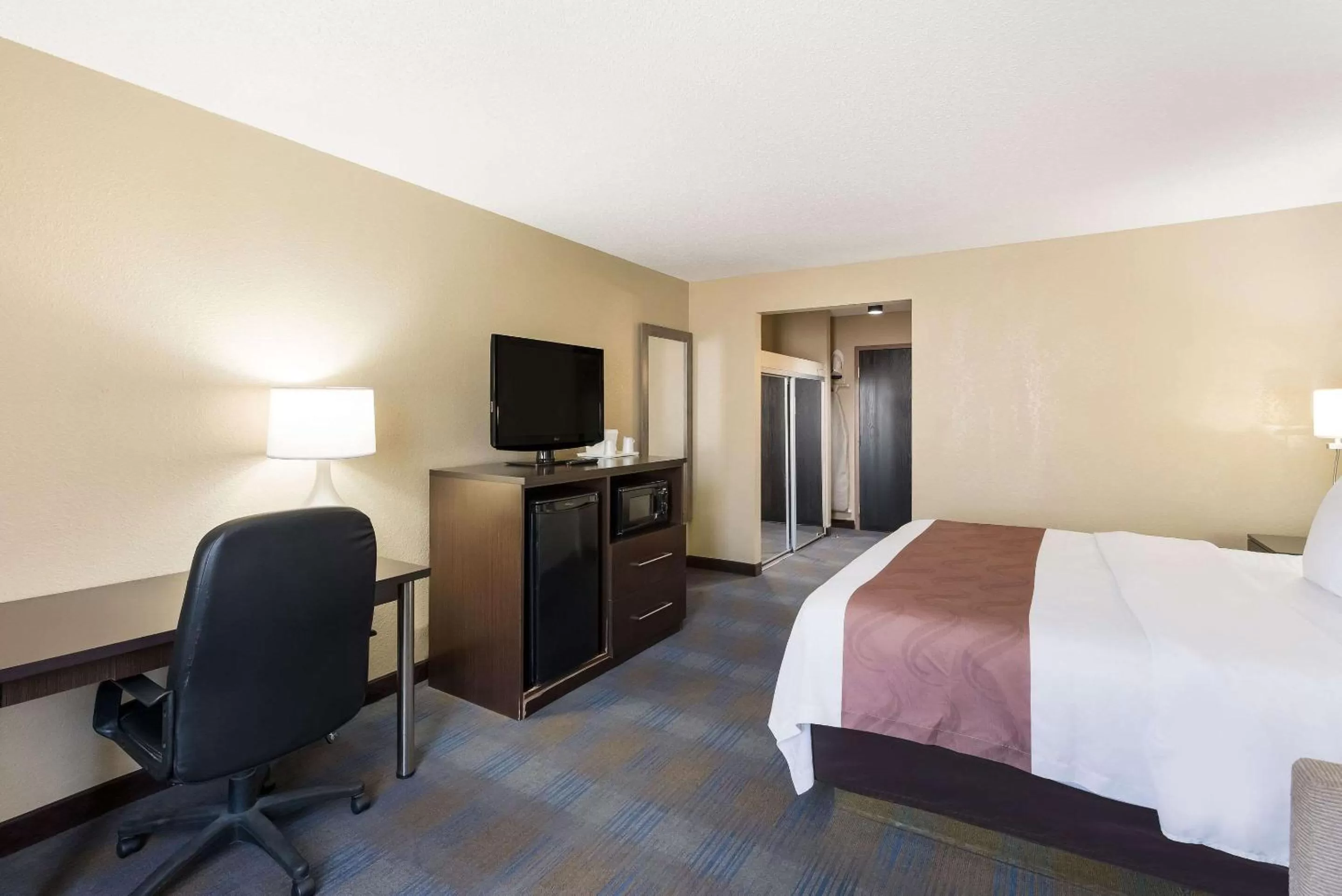 Bedroom, Bed in Quality Inn Upper Sandusky