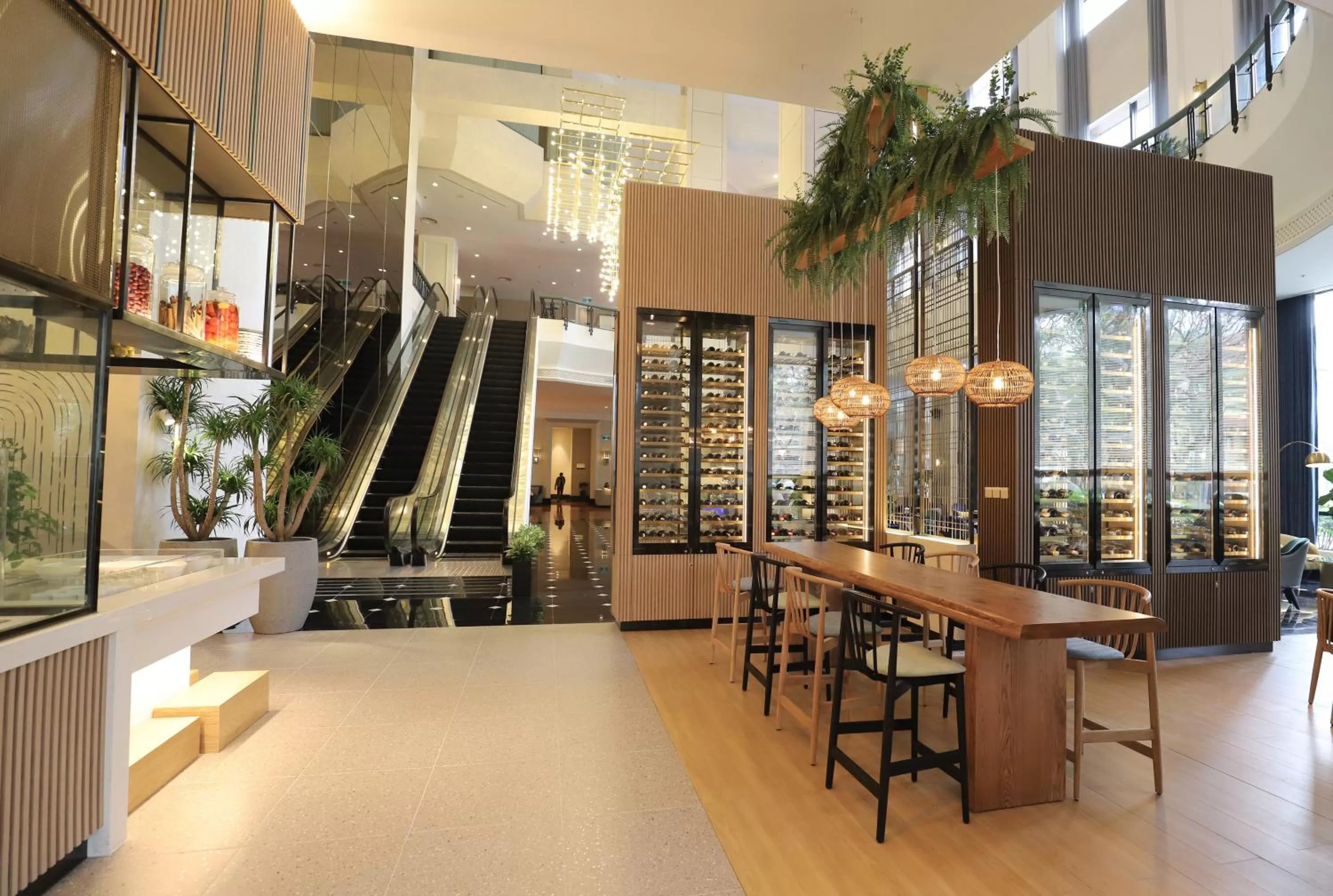 Restaurant/places to eat in Melia Hanoi