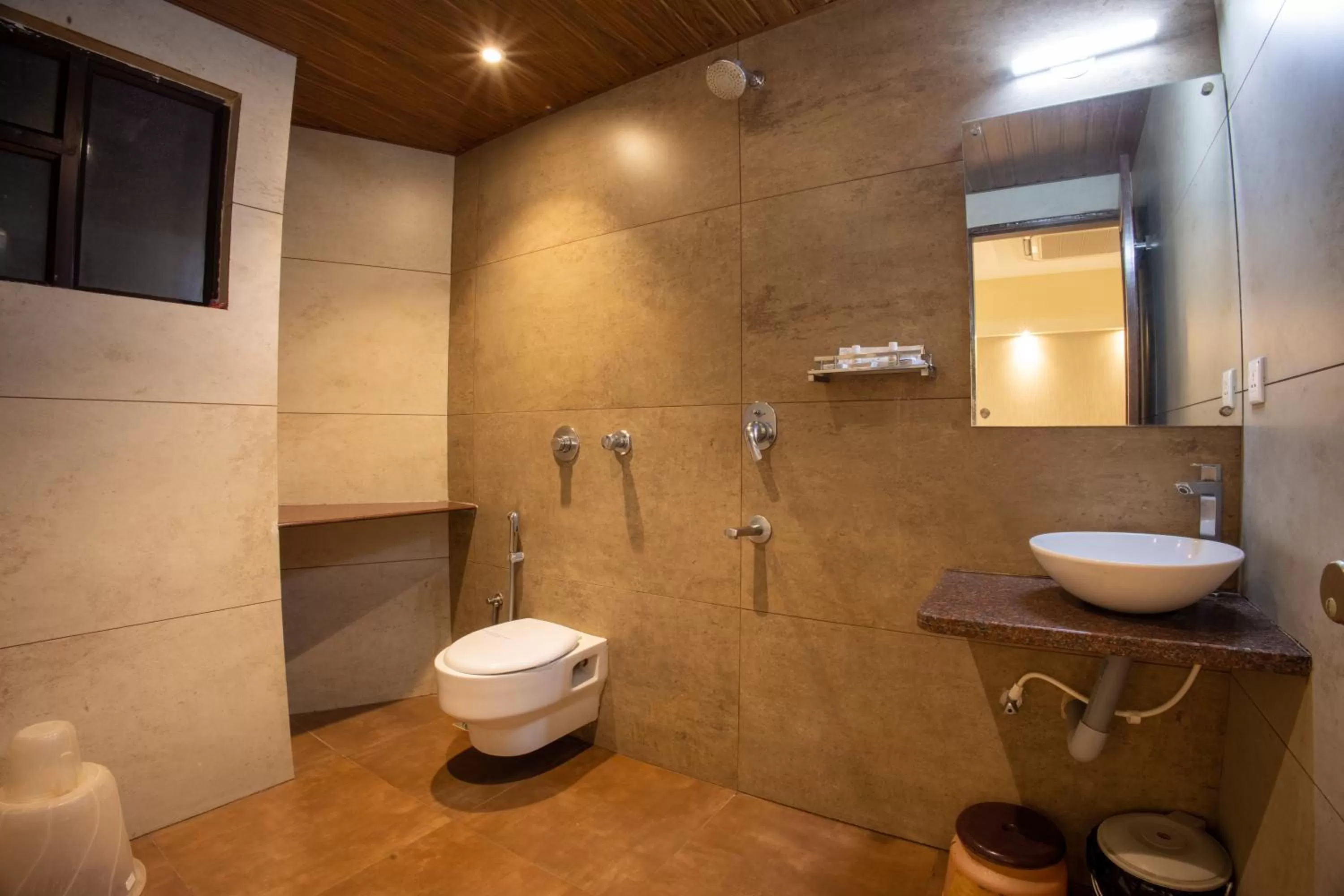 Shower in Metro Plaza Hotel by RAK Rooms, Mangaluru