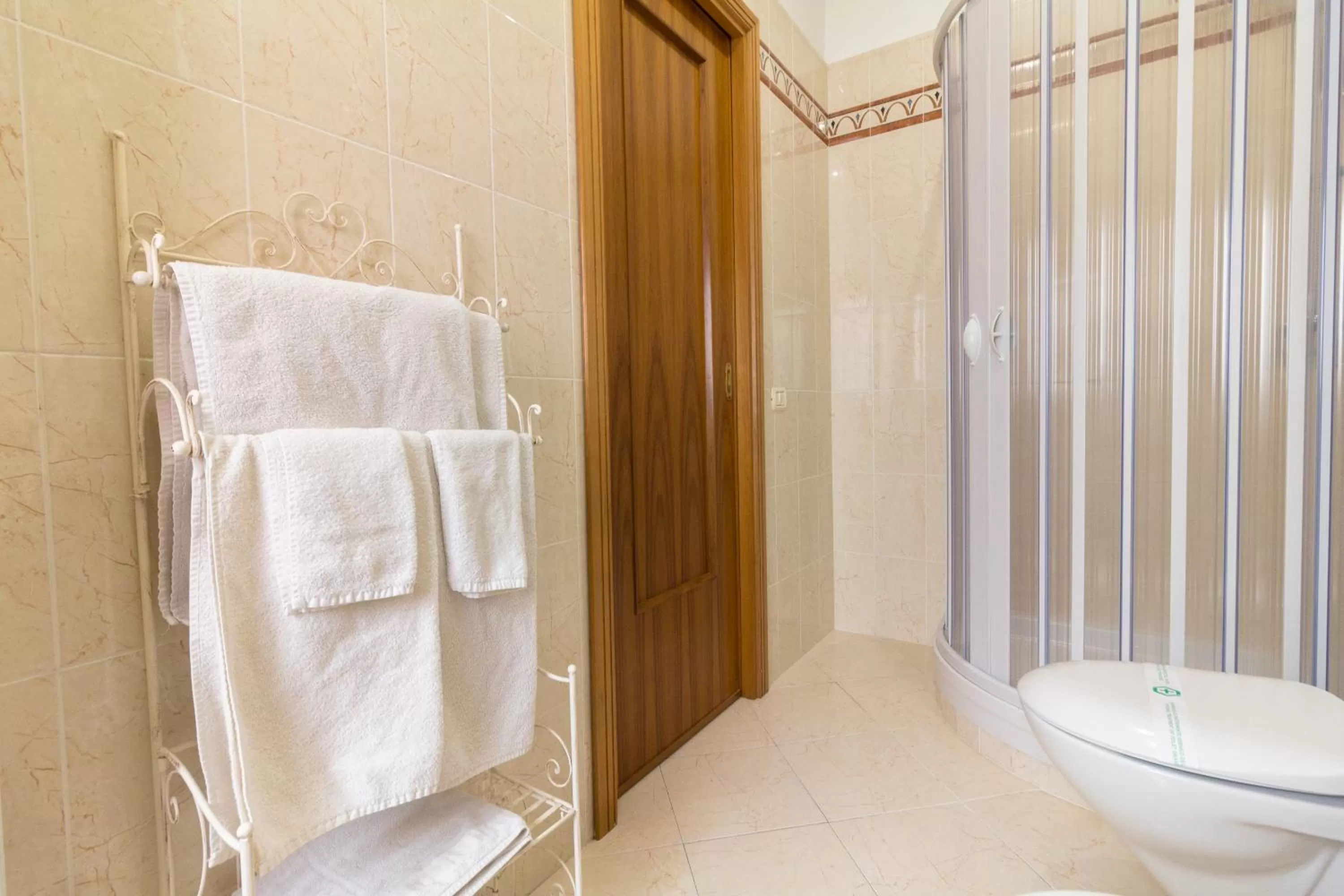 Shower in Maison Lillina