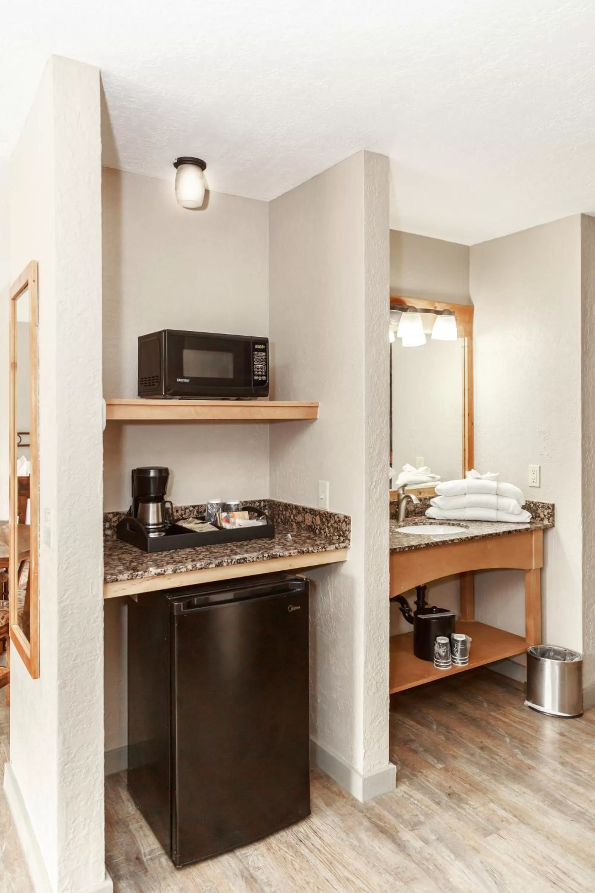 Kitchen or kitchenette in Aarchway Inn