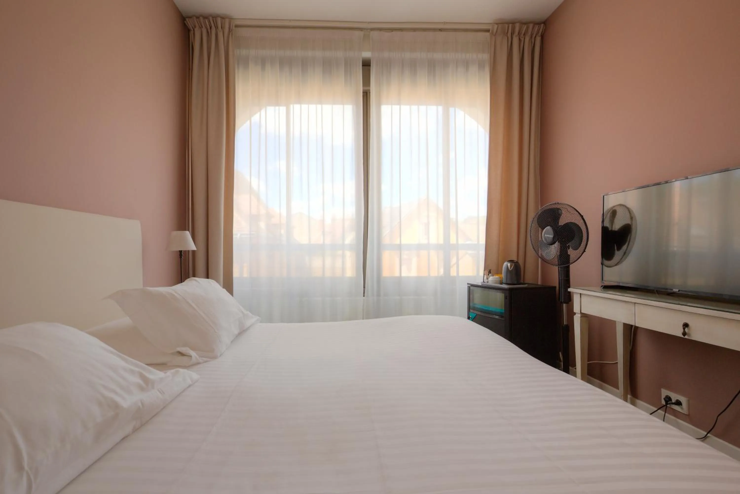 Bed in Hotel Le Renoir