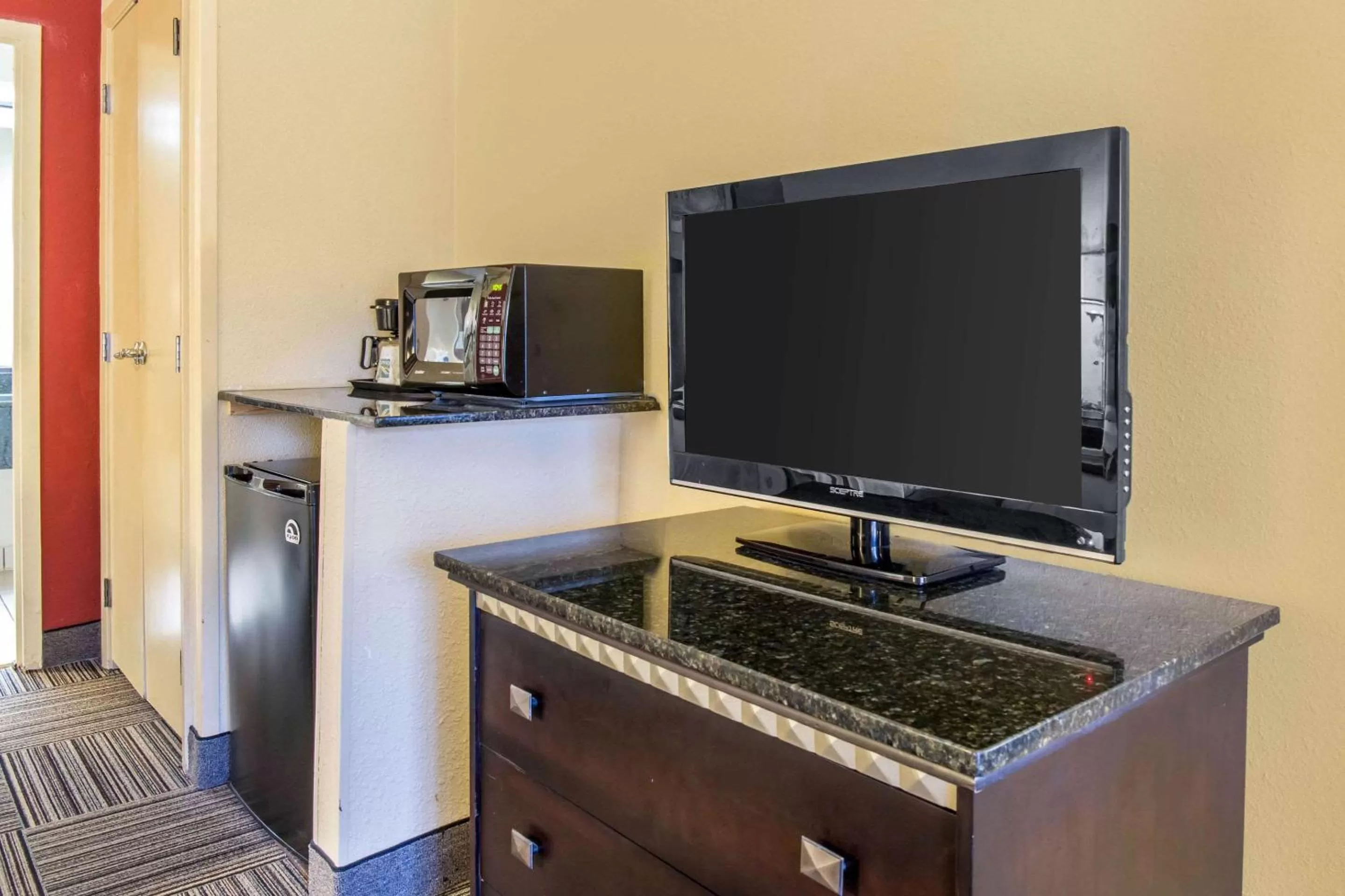 Photo of the whole room in Mi Casa Hotel