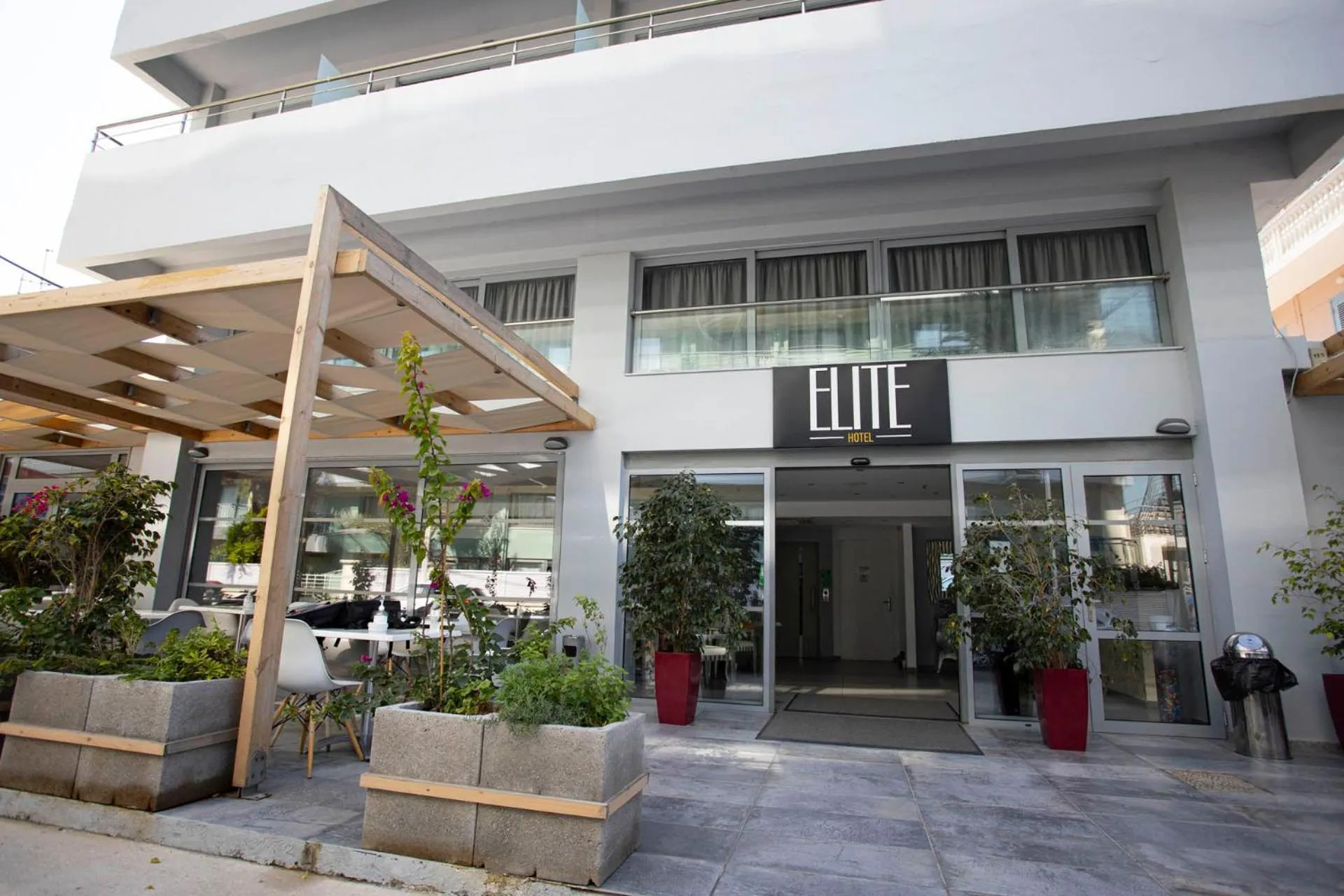 Facade/entrance in Elite Hotel