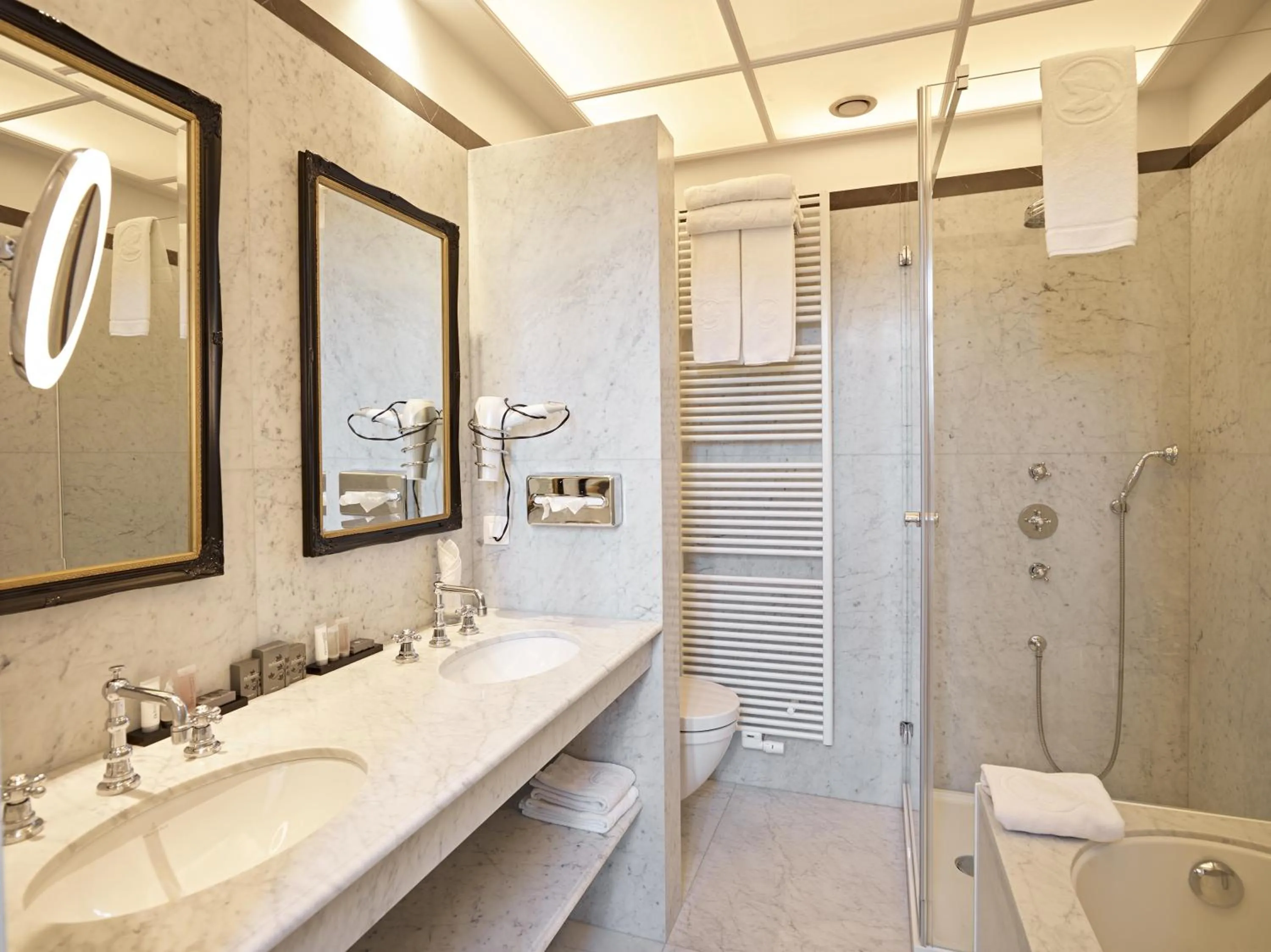 Bathroom in De Tuilerieën - Small Luxury Hotels of the World