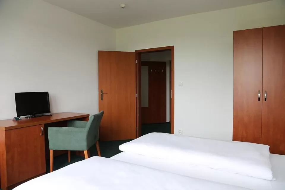 Bedroom, Bed in Sporthotel Hostivice