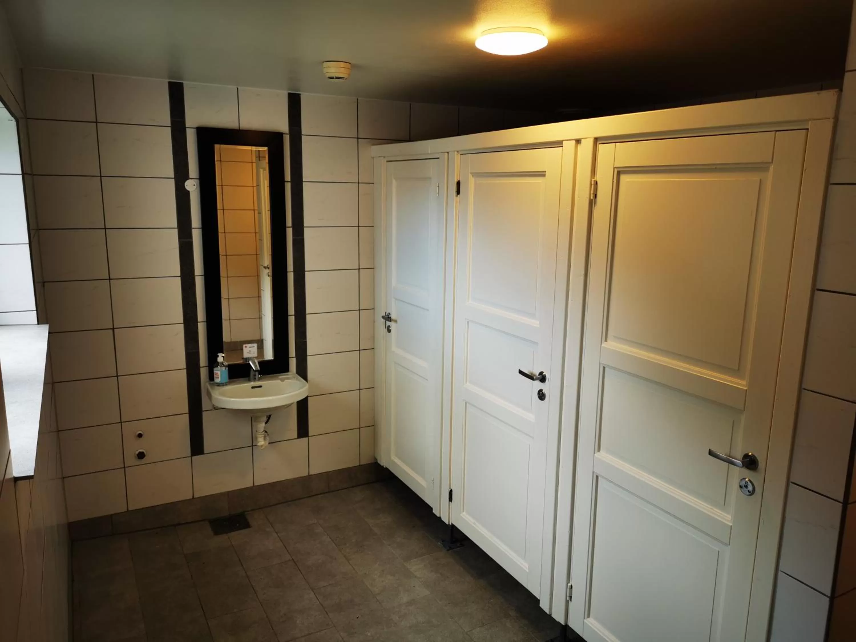 Bathroom in Brufjell Hostel & Parking