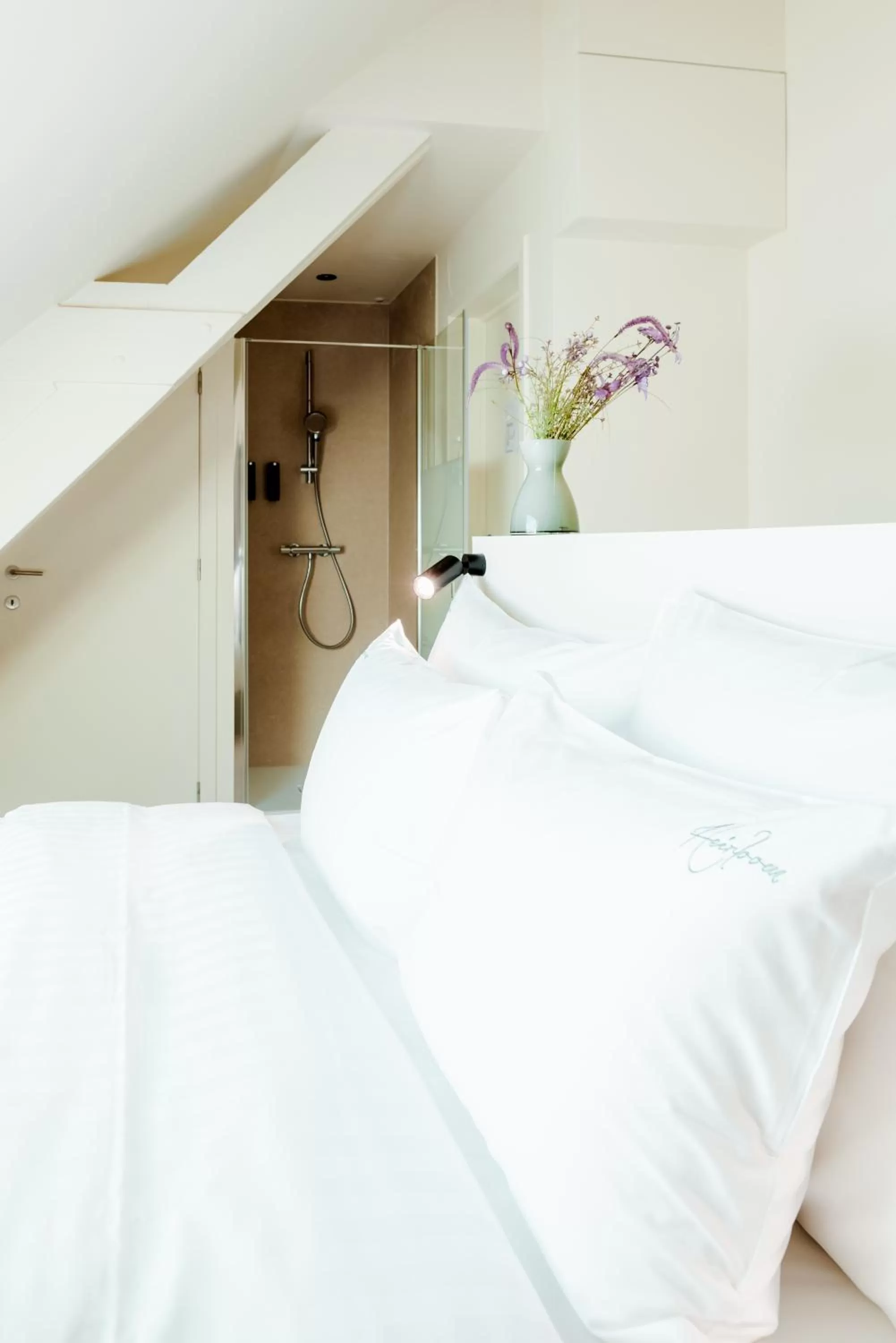 Double Room with Balcony in Heirloom - The Librarian