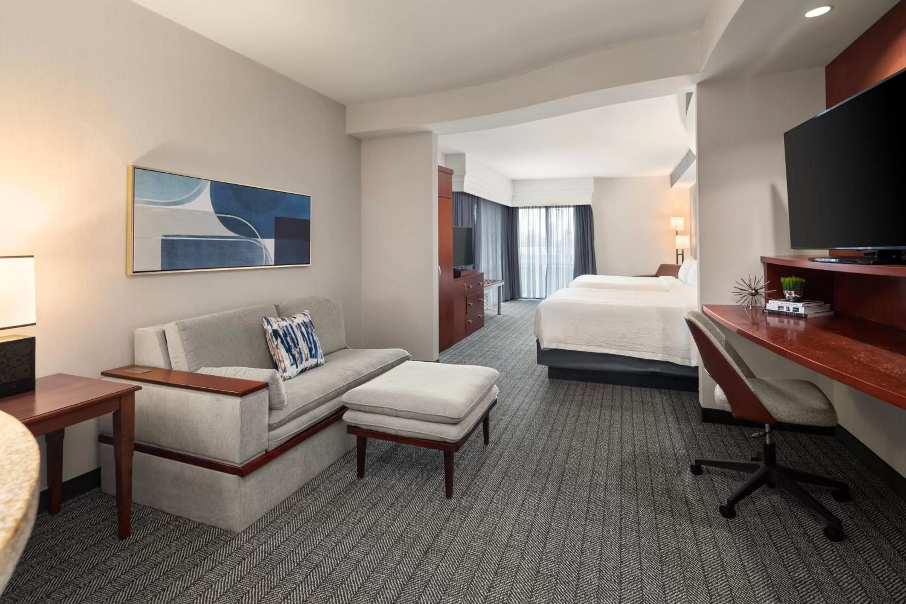 Photo of the whole room, Bed in Courtyard Mankato Hotel & Event Center