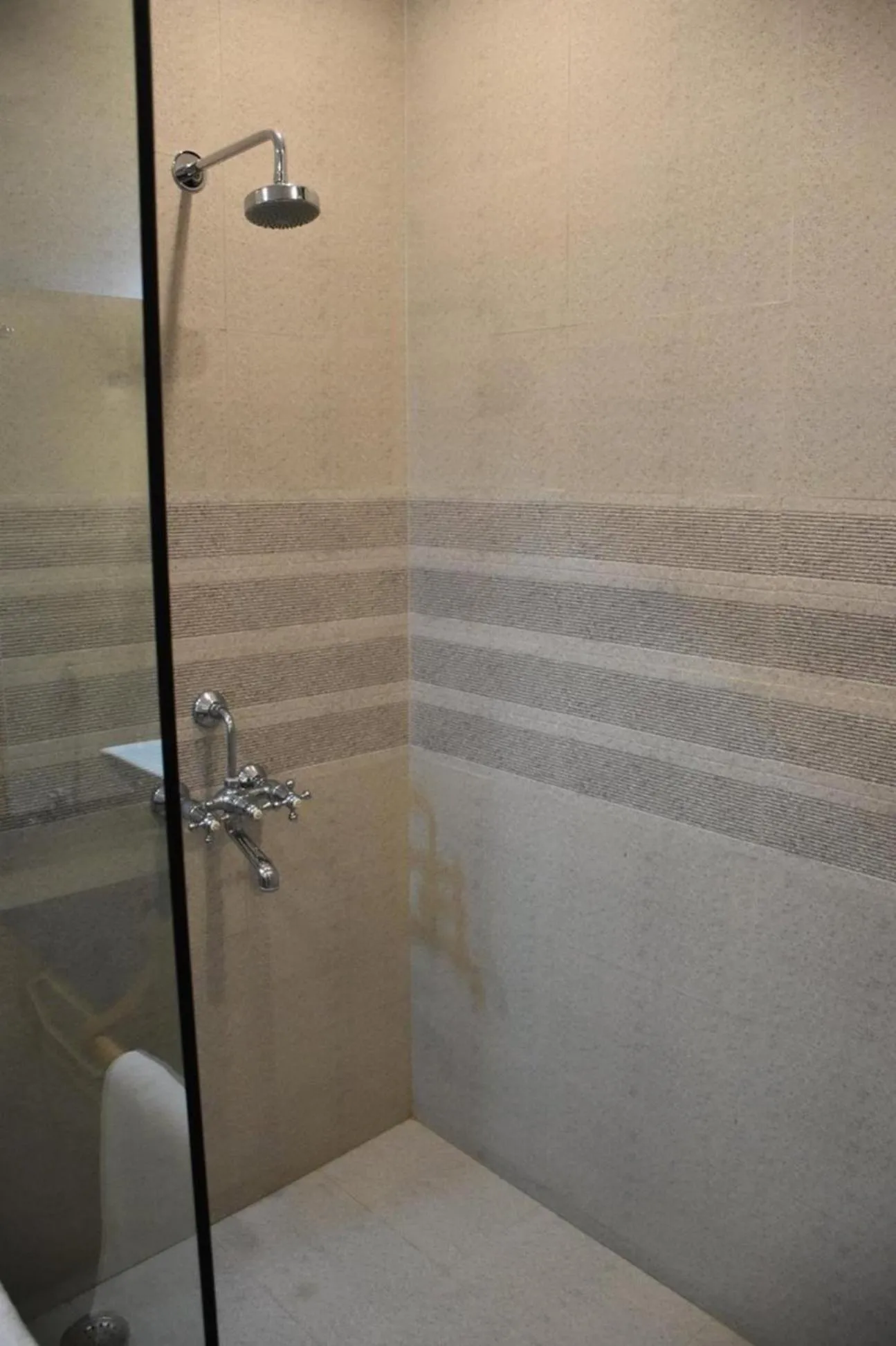 Shower in Krishna Prakash Heritage Haveli