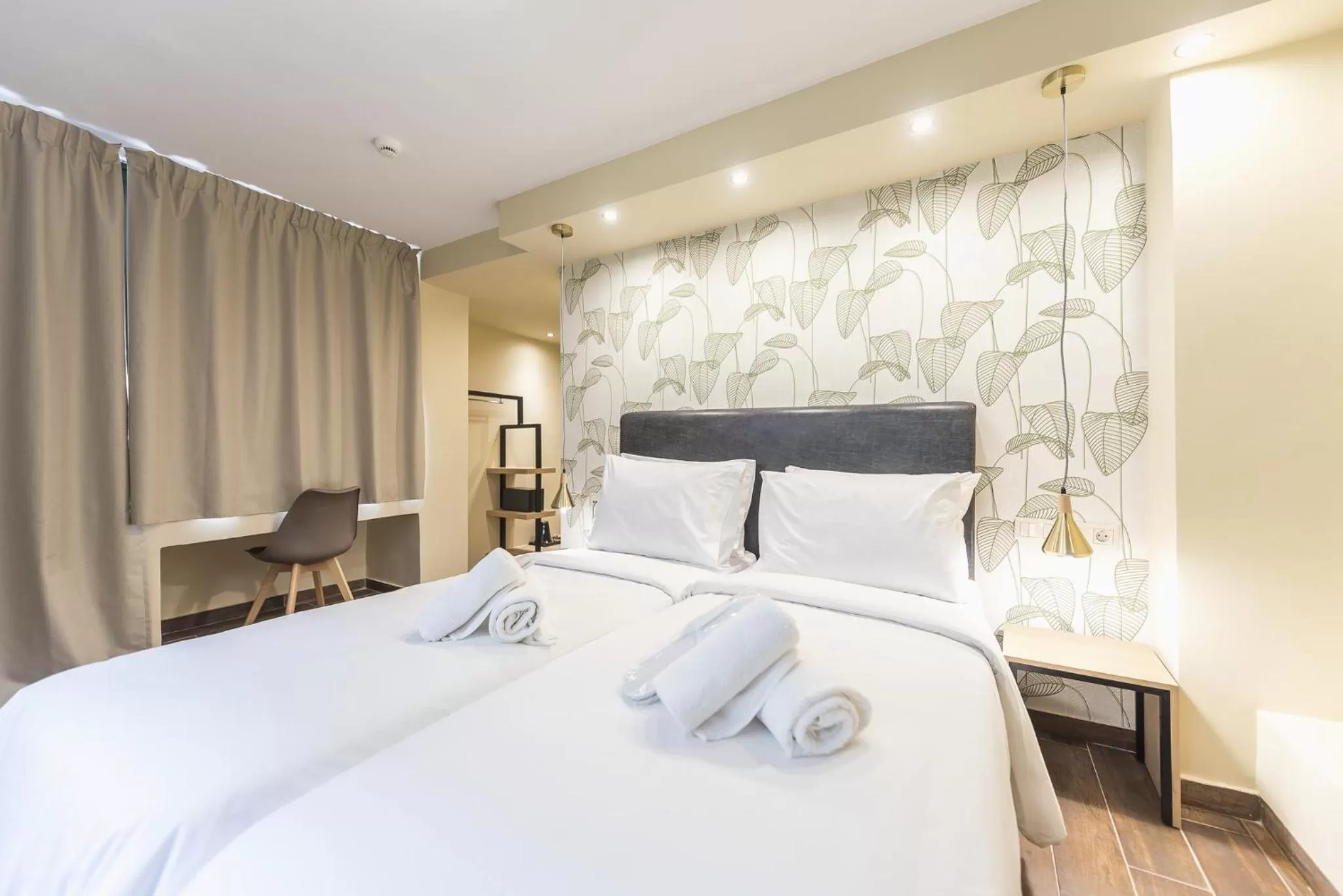 Photo of the whole room, Bed in Athens Lights