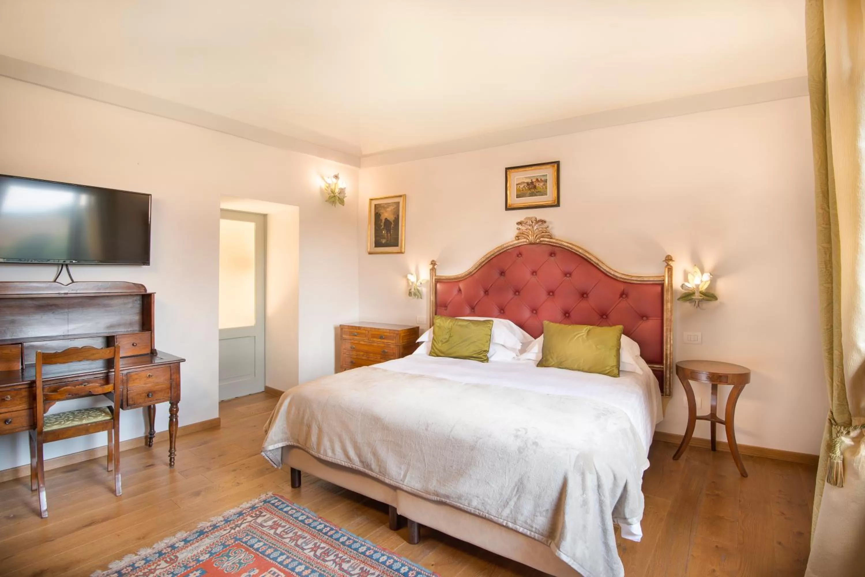 Photo of the whole room, Bed in Palazzo Pacini