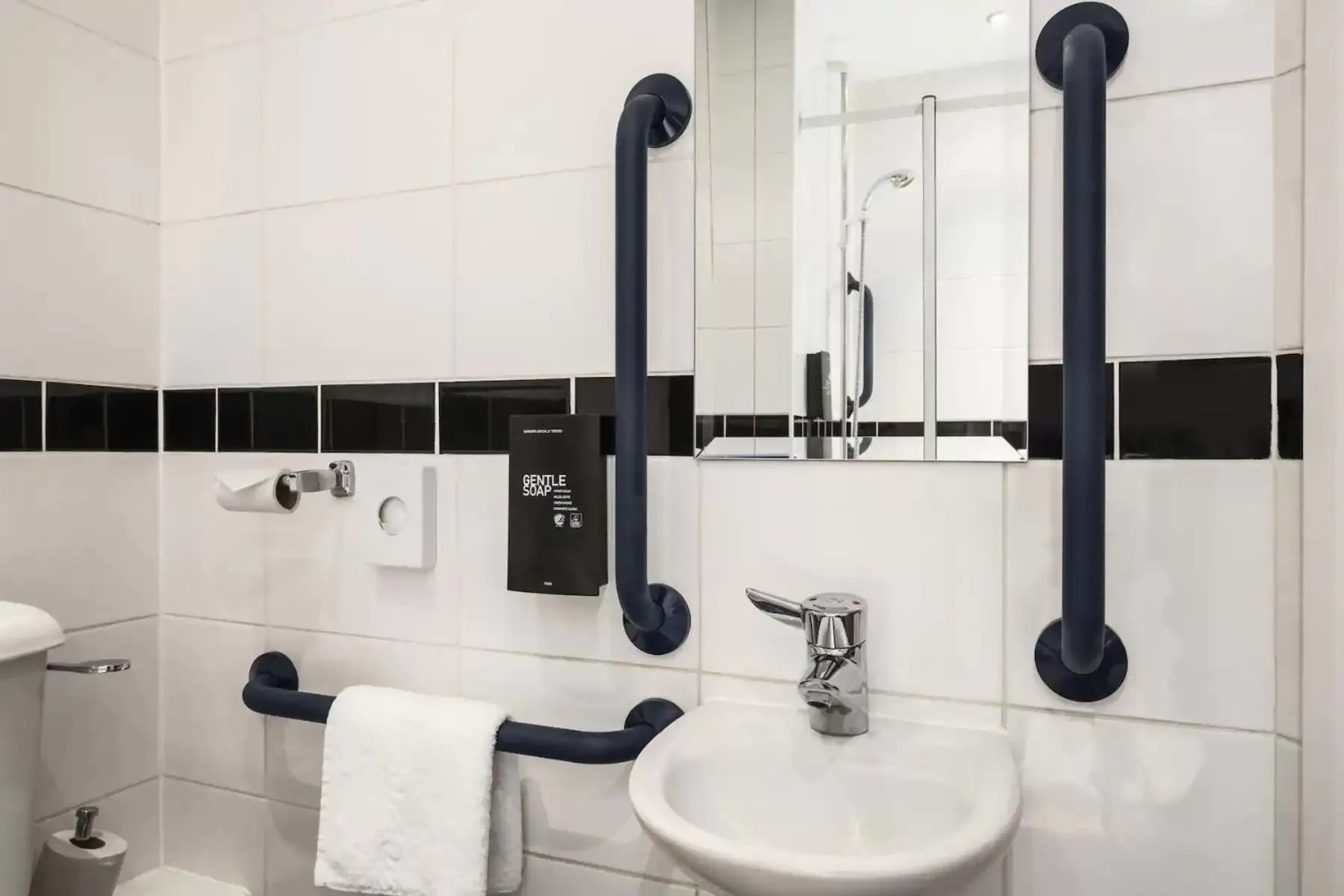 Bathroom in Days Inn Corley NEC - M6