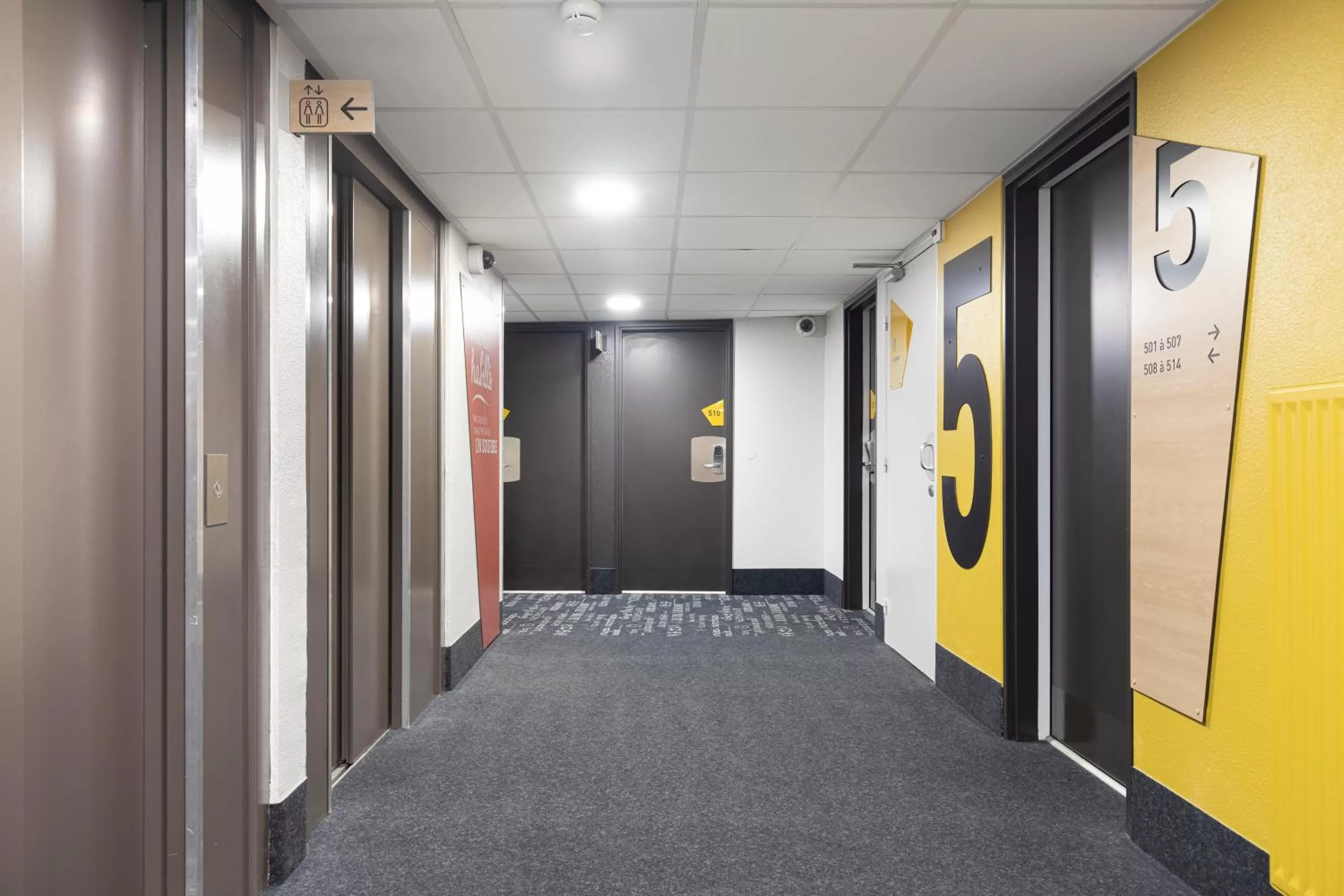 Decorative detail in B&B HOTEL Lyon Centre Monplaisir