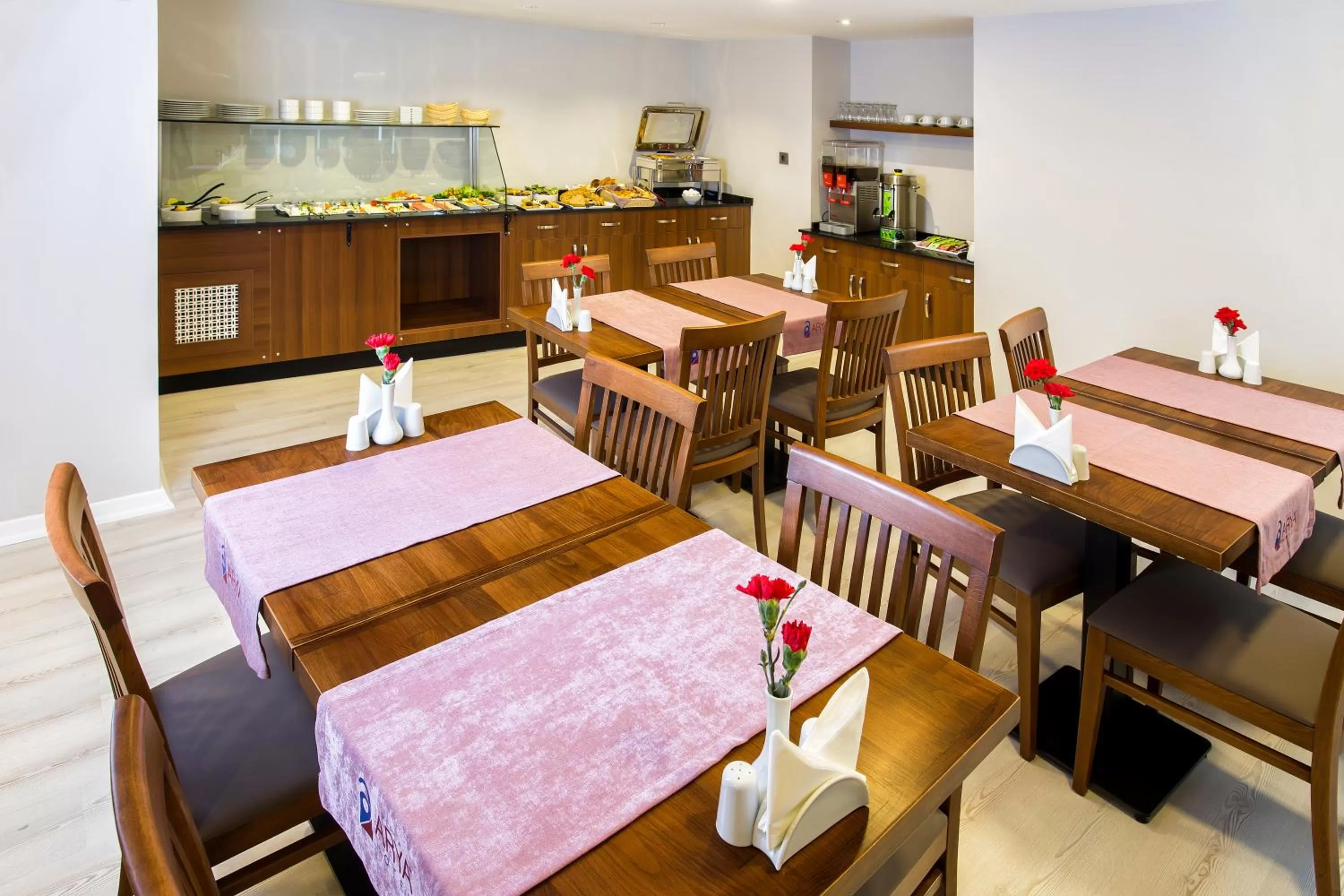 Restaurant/places to eat in Perla Arya Hotel