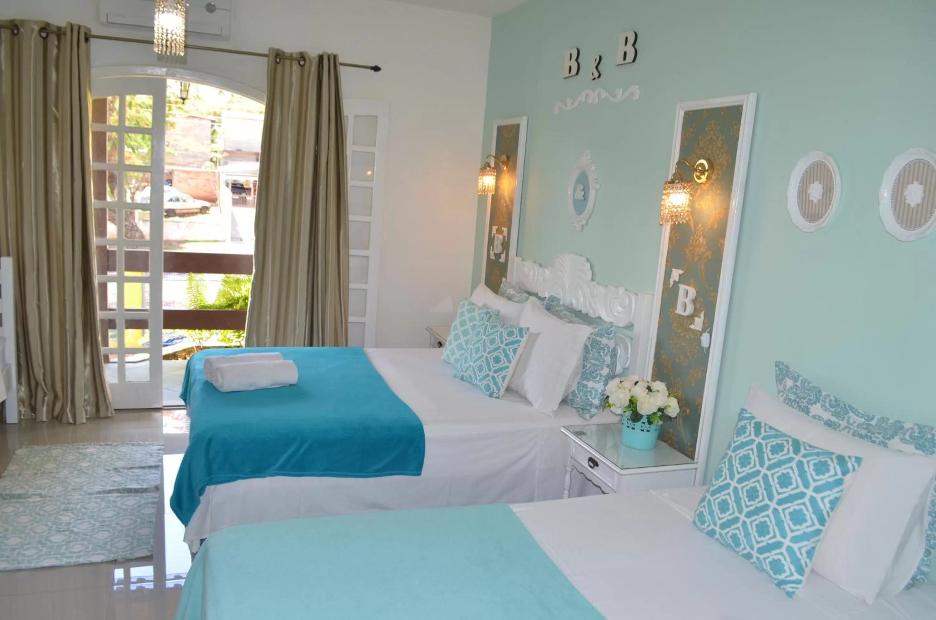 Photo of the whole room, Bed in La Maison Brasiliana B&B