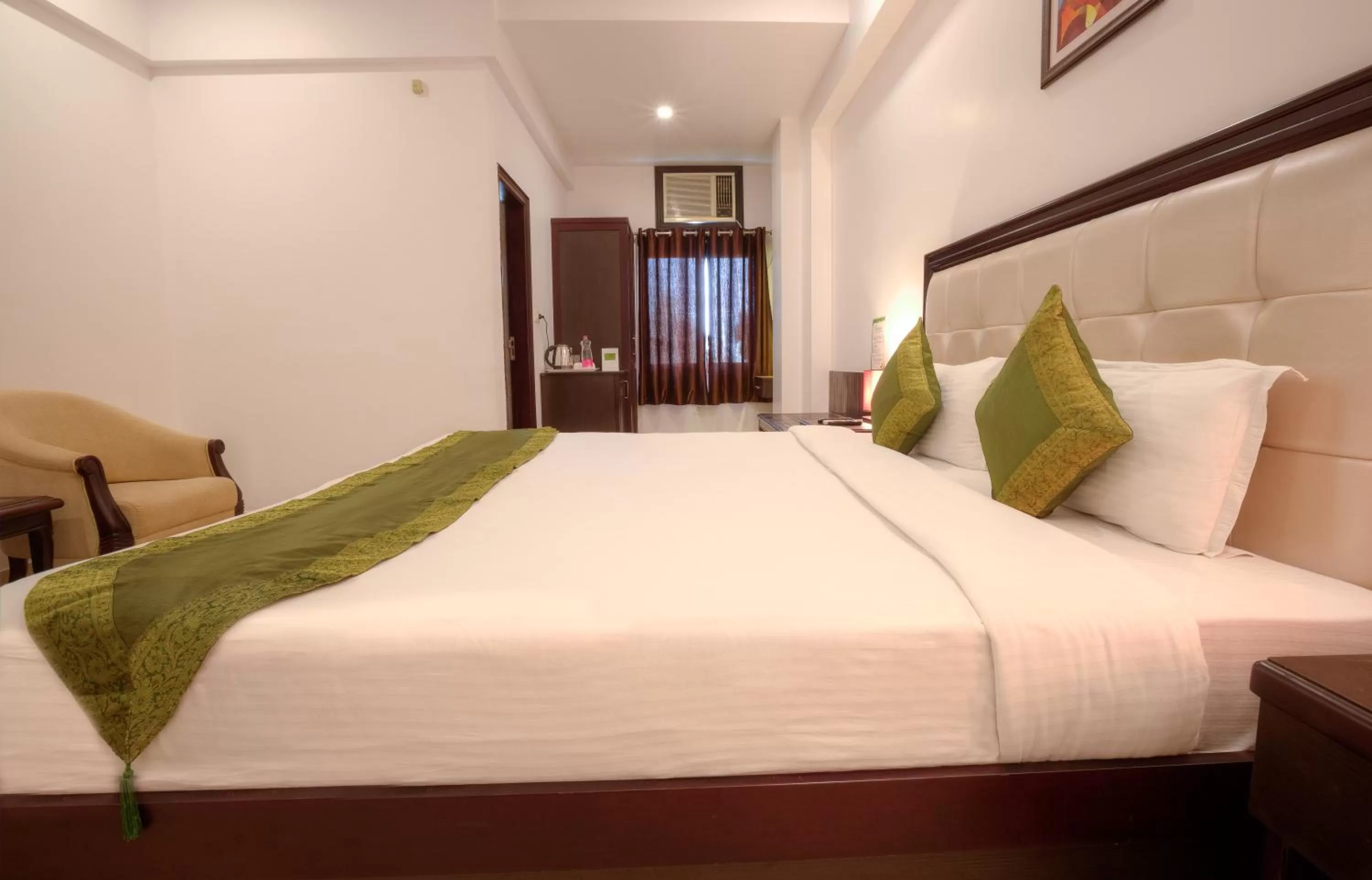 Deluxe Double Room in Treebo Shivam Inn Near Singapore Mall