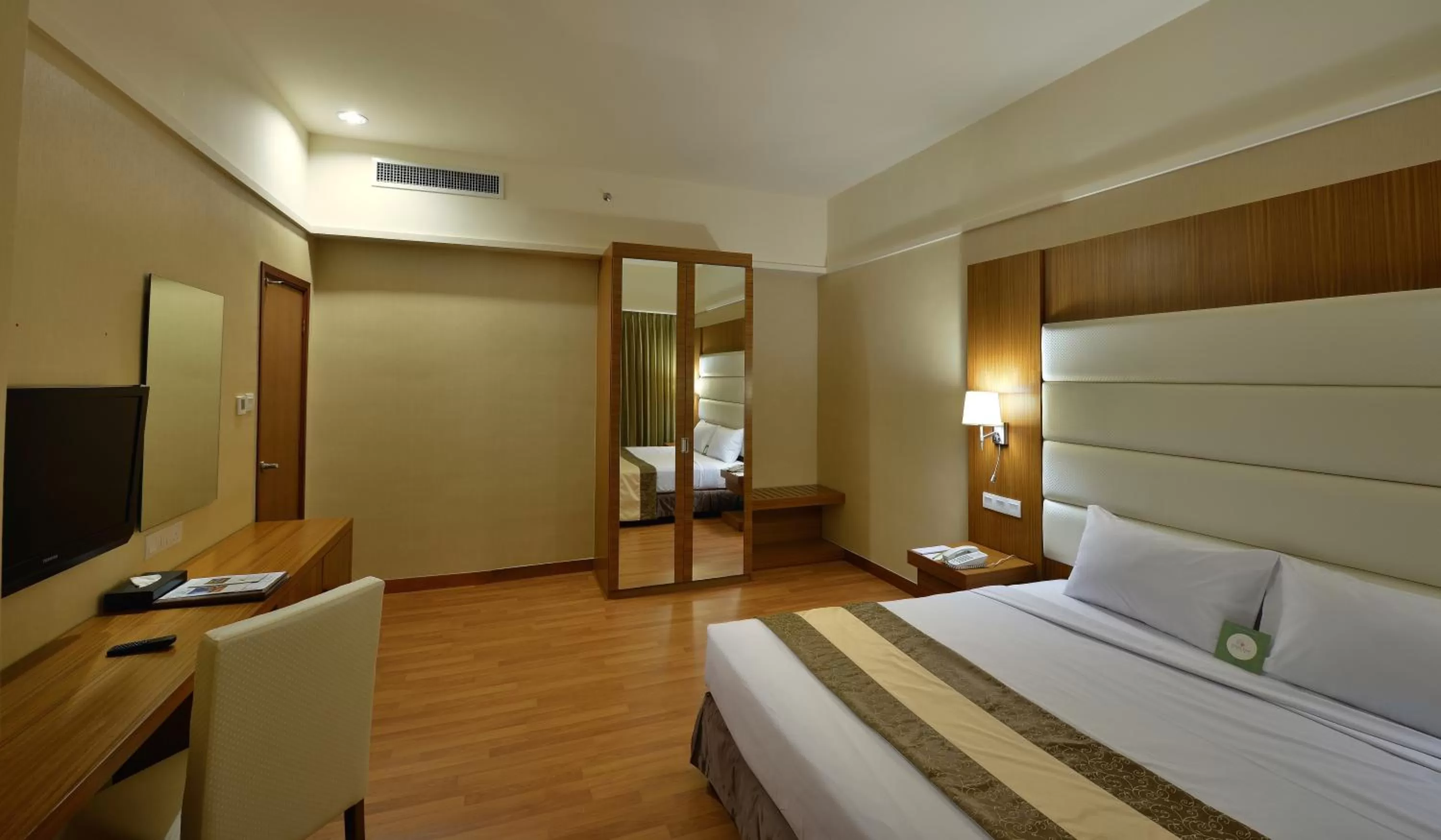 Photo of the whole room, Bed in Pearl View Hotel Prai, Penang