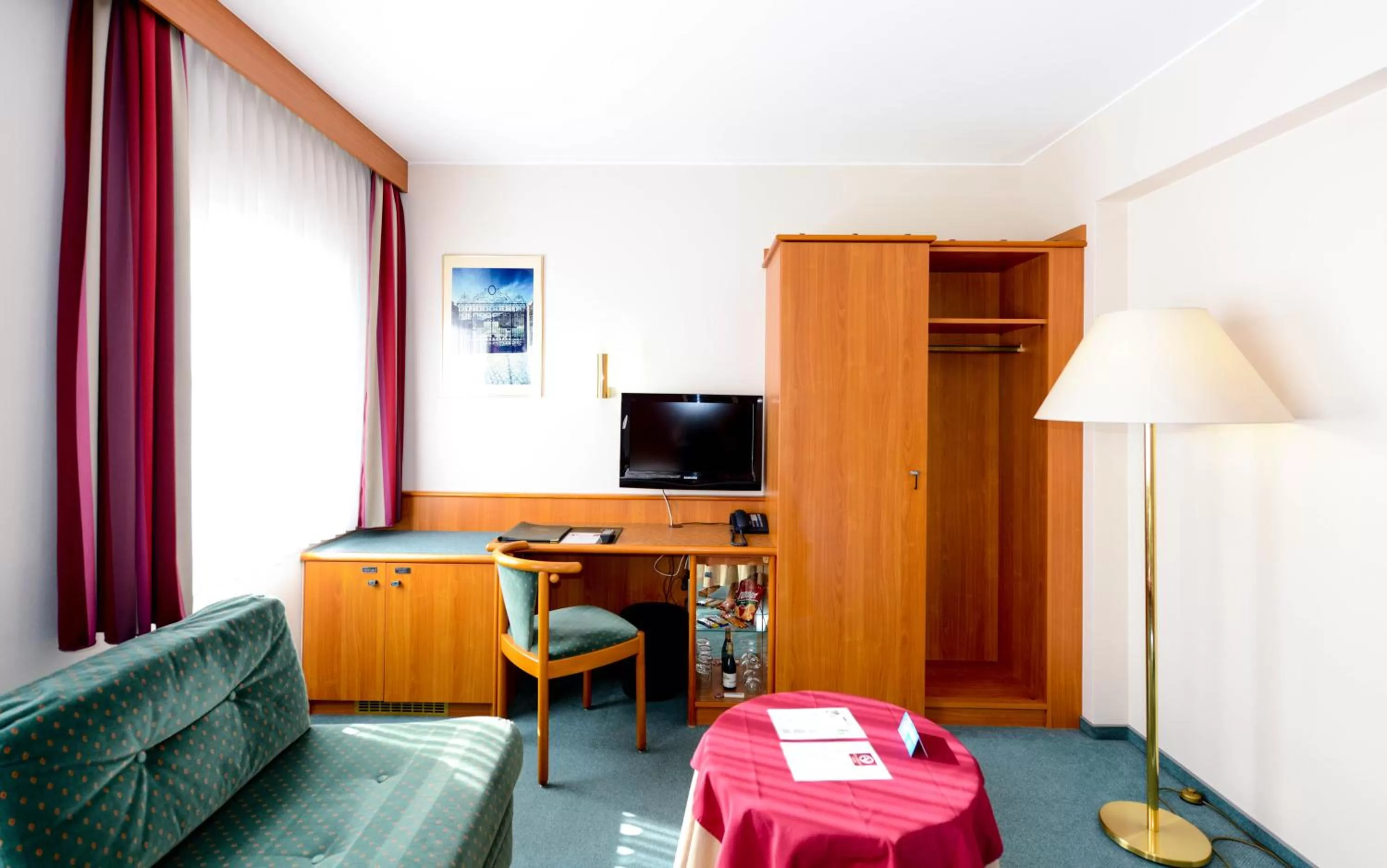 TV and multimedia in Hotel Christophe Colomb