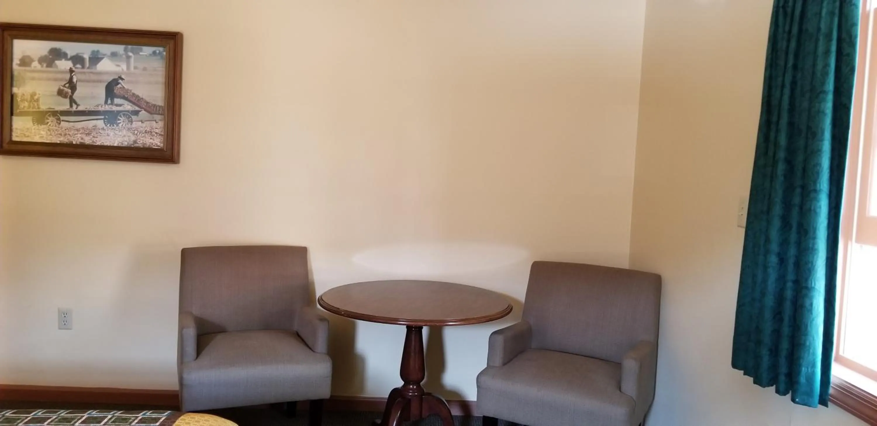 Seating area in Classic Inn Lancaster