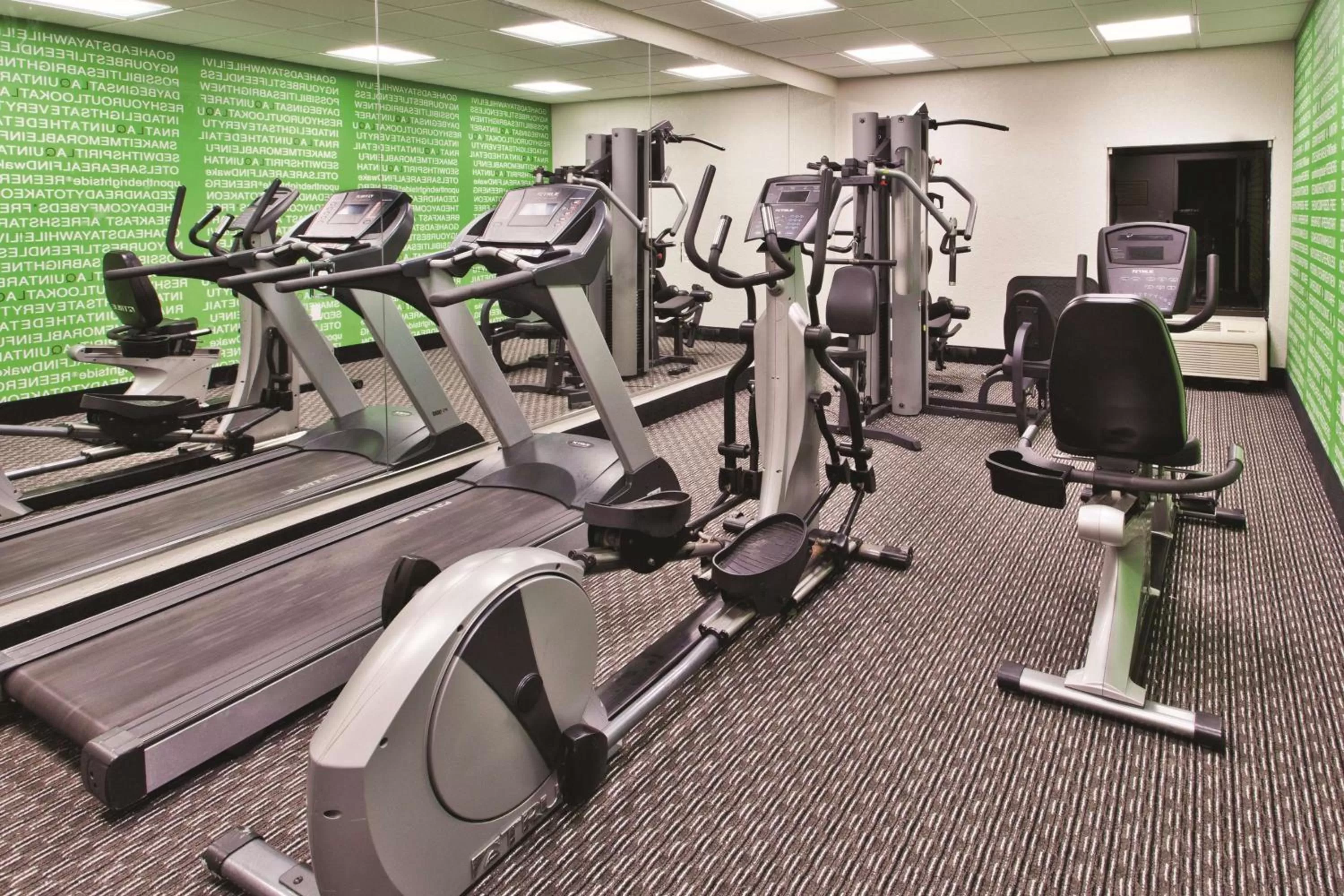 Fitness centre/facilities in La Quinta by Wyndham Charleston Riverview