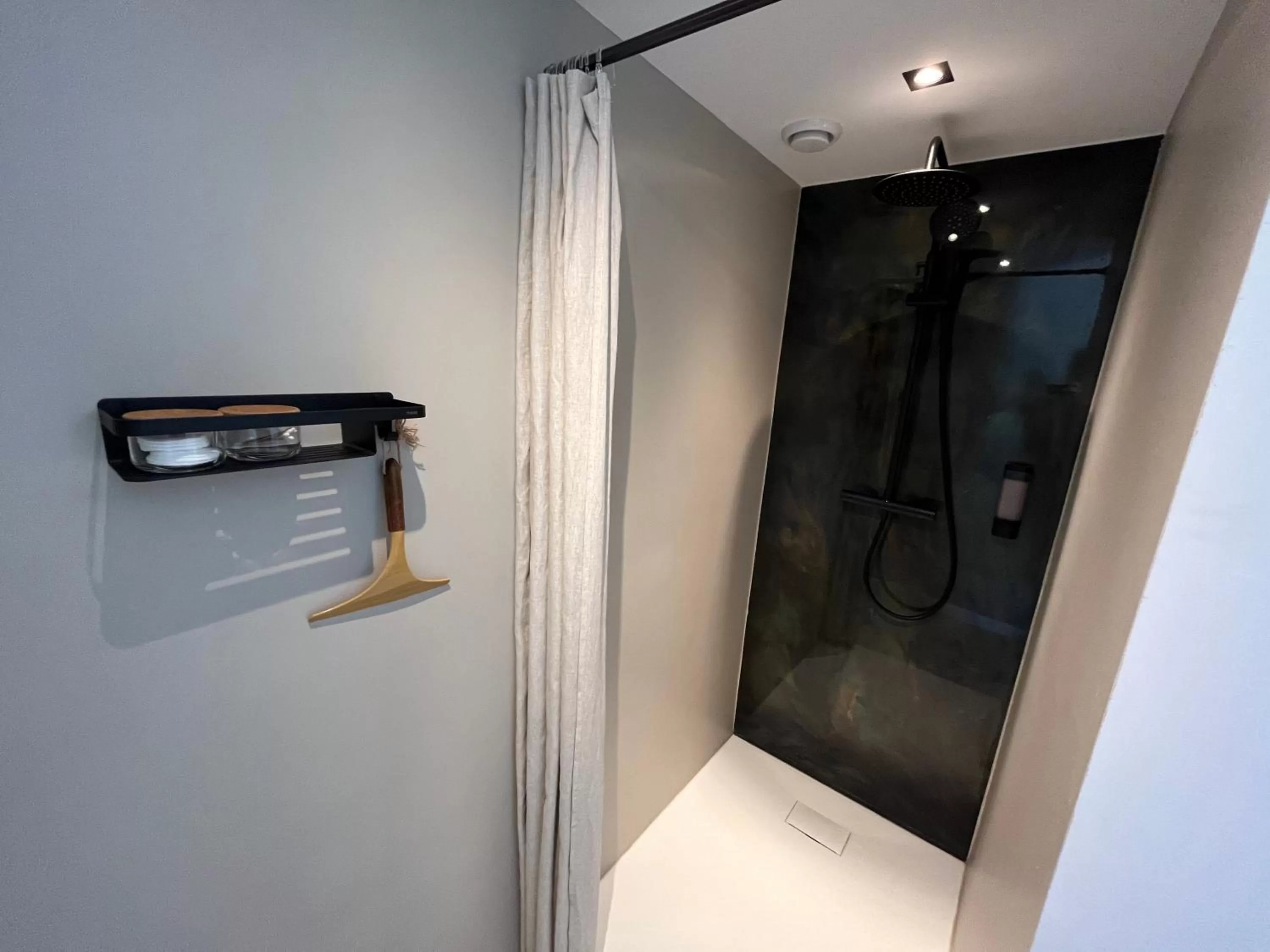 Shower in Boutique Hotel Le Faucon