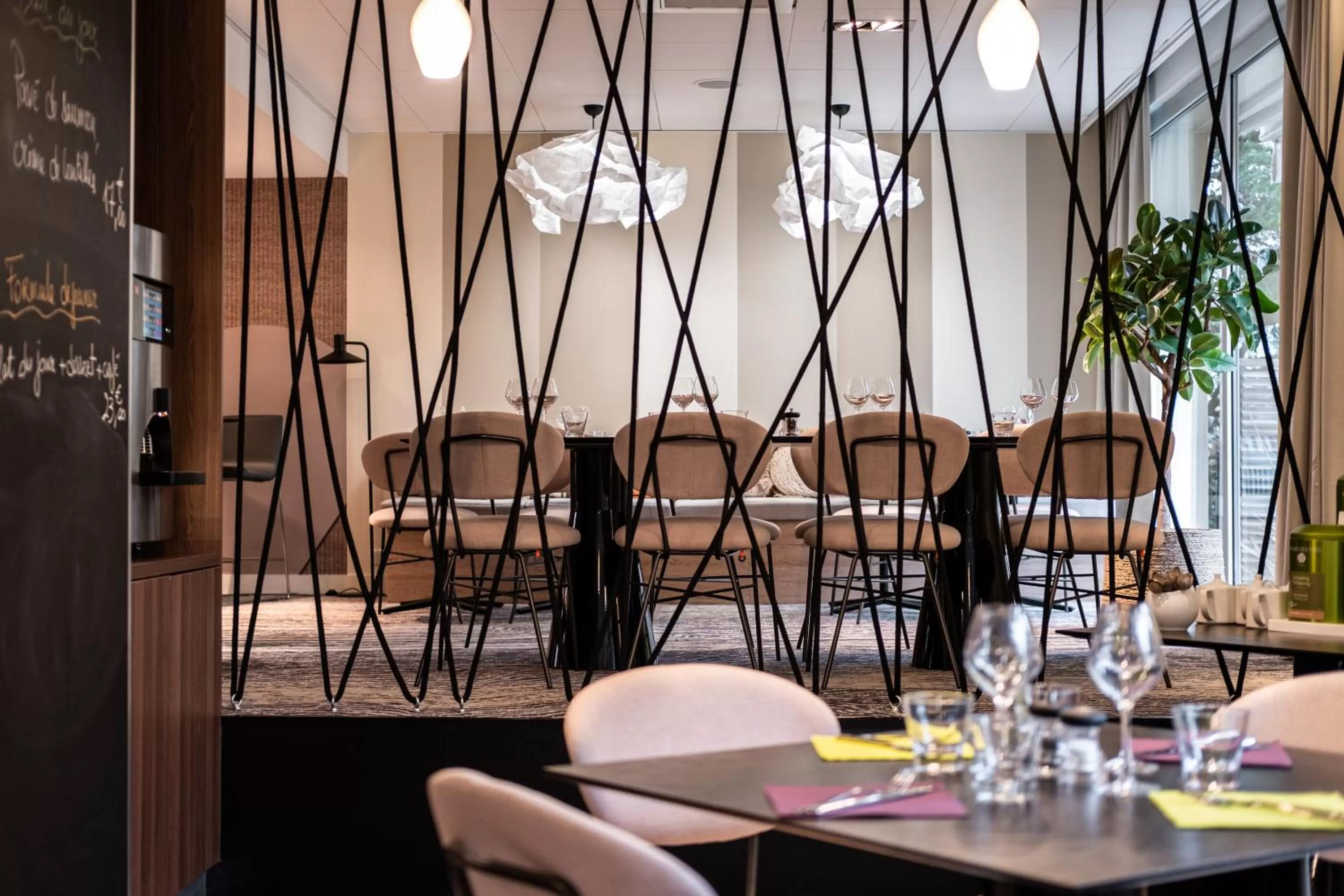 Restaurant/places to eat in Mercure Grenoble Meylan