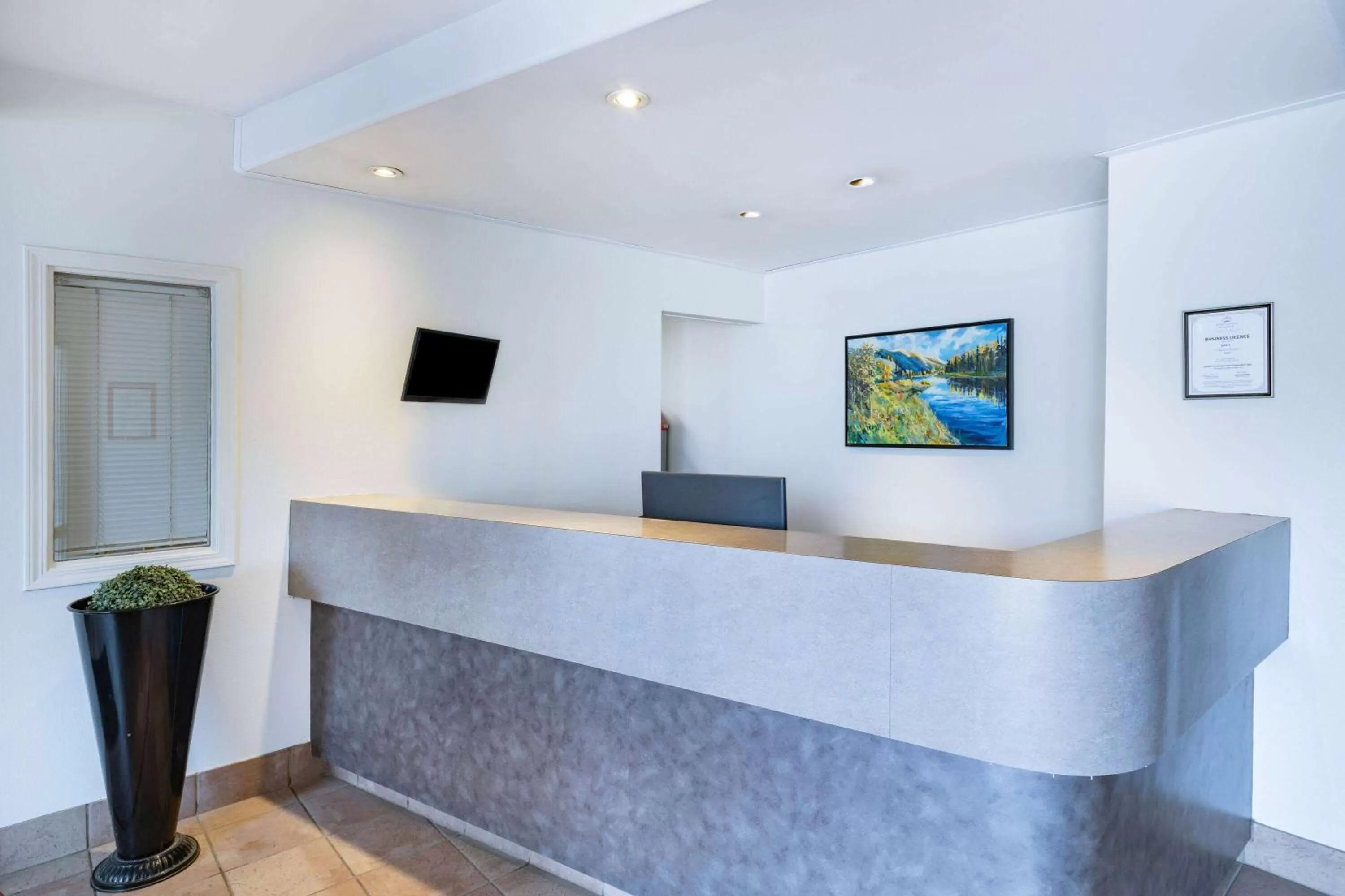 Lobby or reception in Travelodge by Wyndham Fort St John