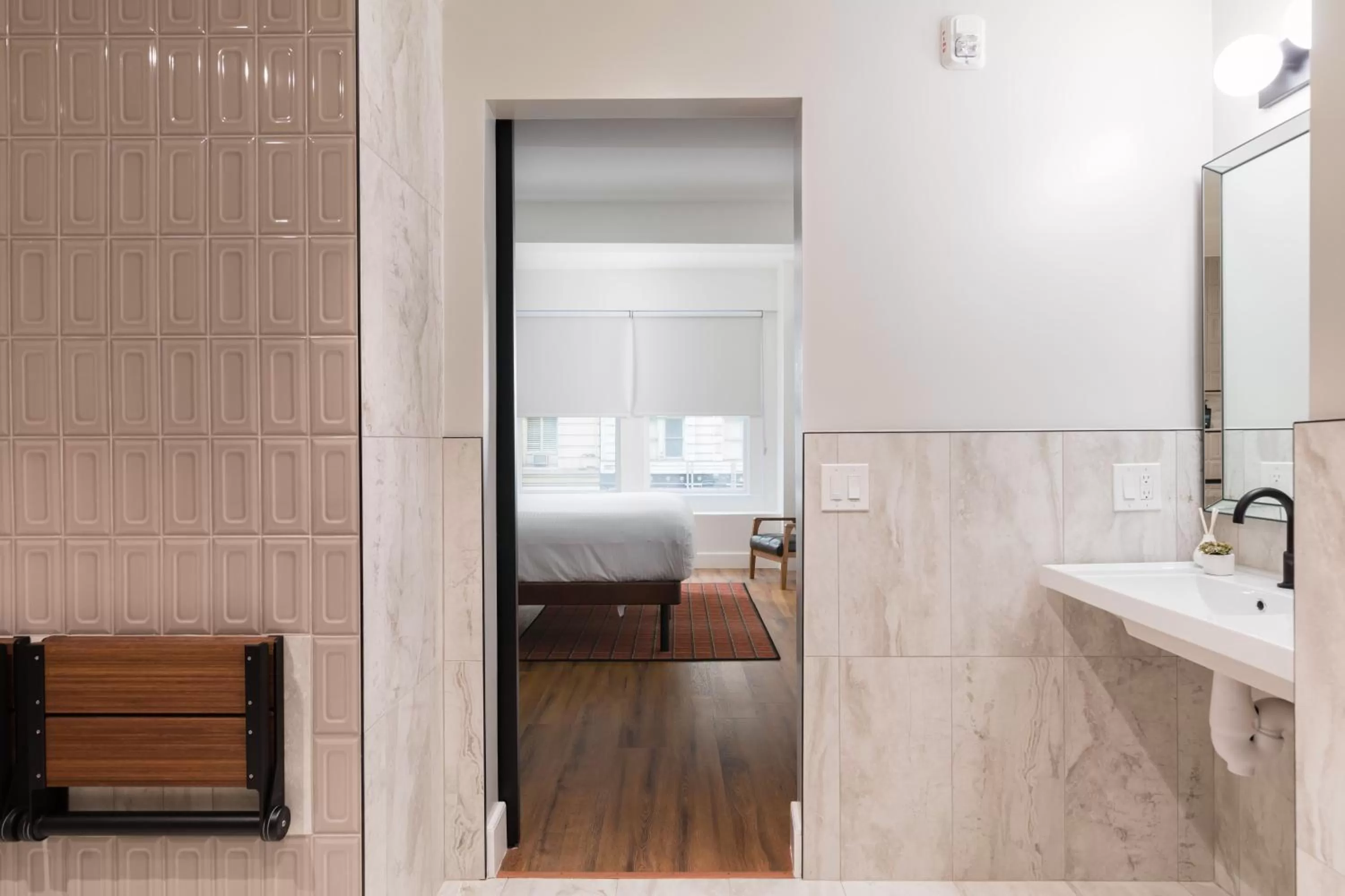 Bathroom, Bed in Hotel Stratford San Francisco - Handwritten Collection