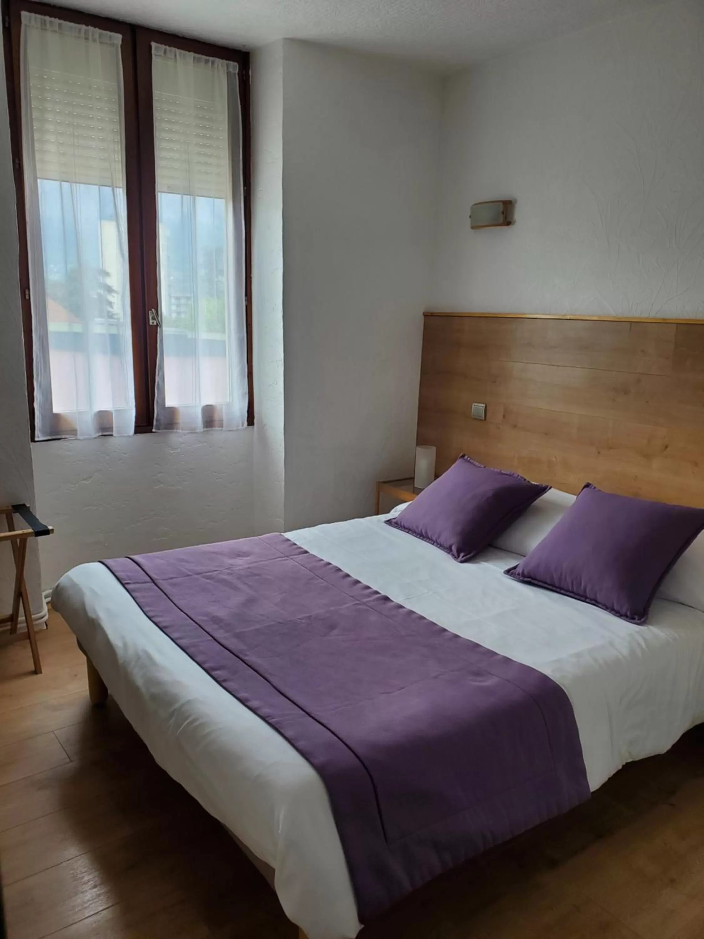 Bed in Hôtel du Midi