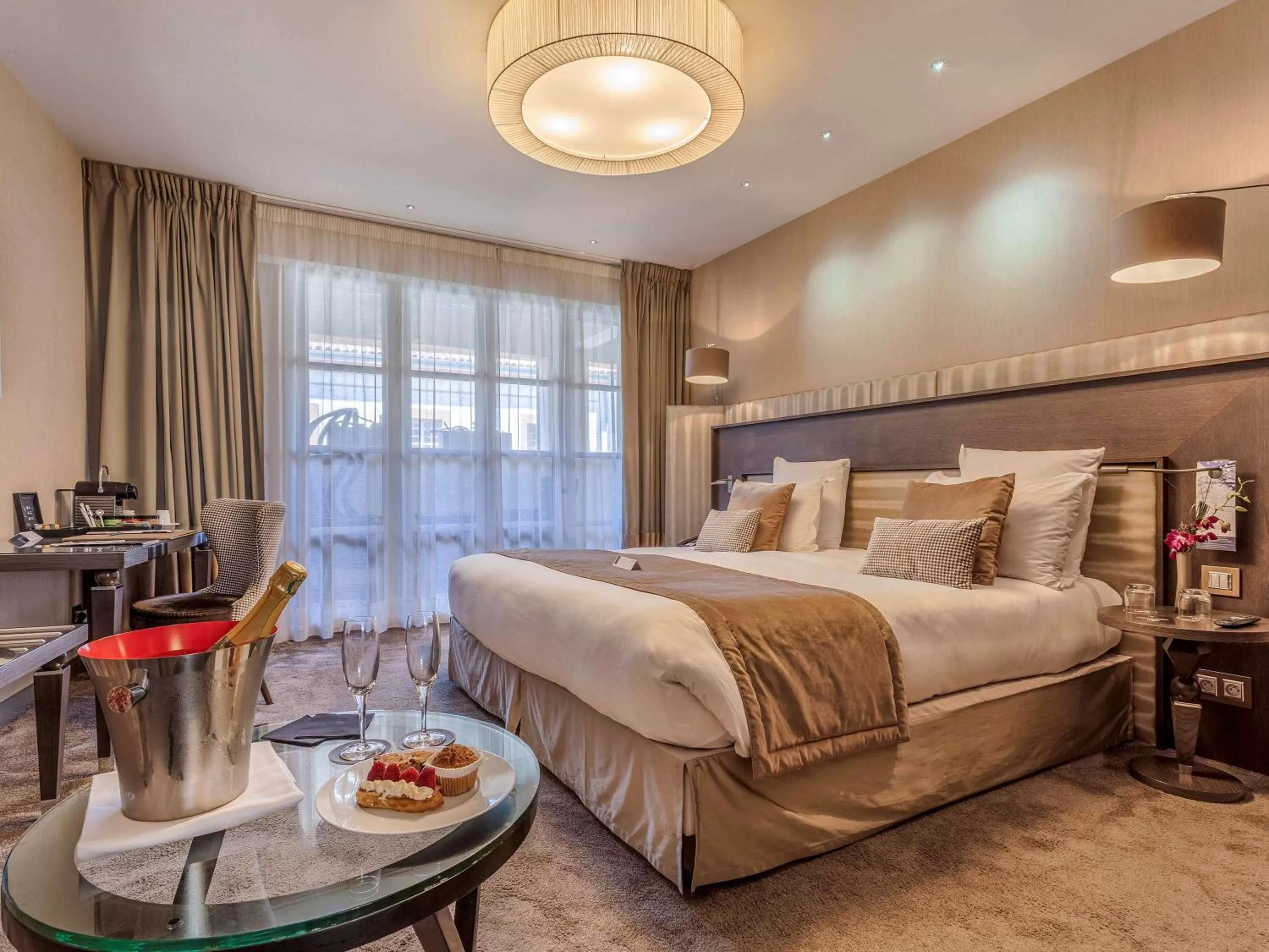 Photo of the whole room, Bed in La Cour des Consuls Hotel & Spa Toulouse - MGallery Collection