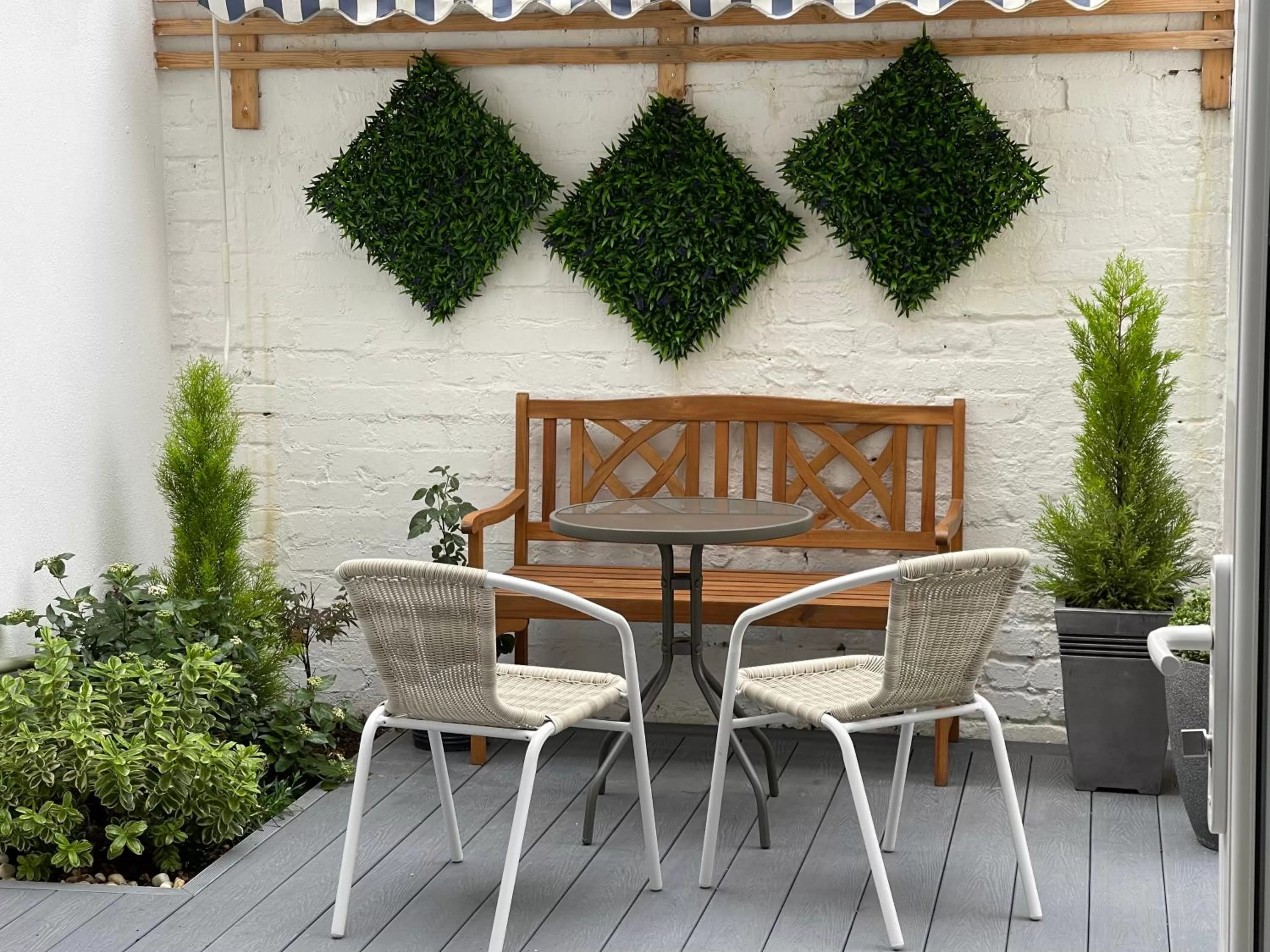 Property building in Titanic Guest 4 Star Boutique- Tourism NI certified- Free parking