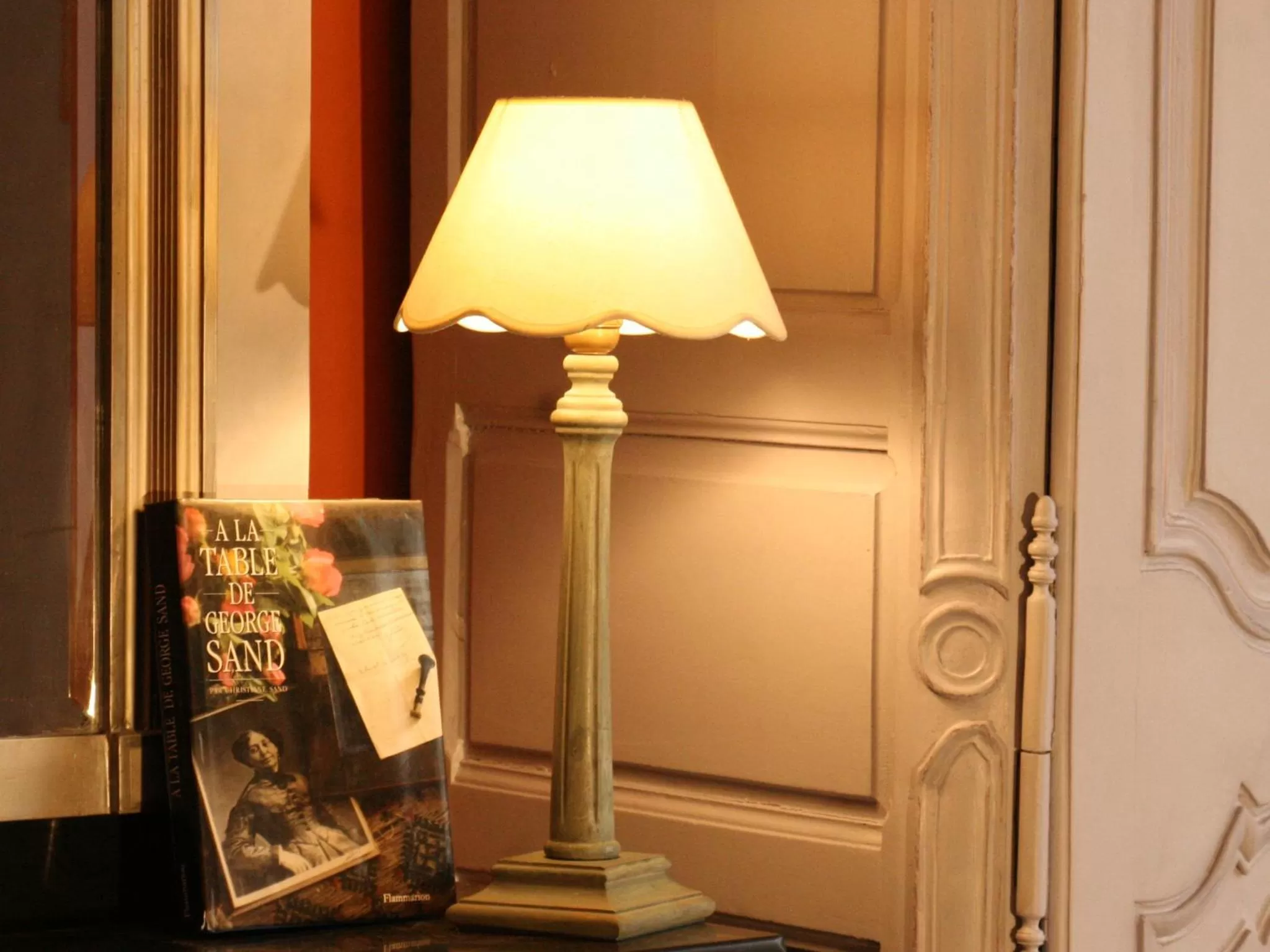 Decorative detail in Les Chambres des Dames